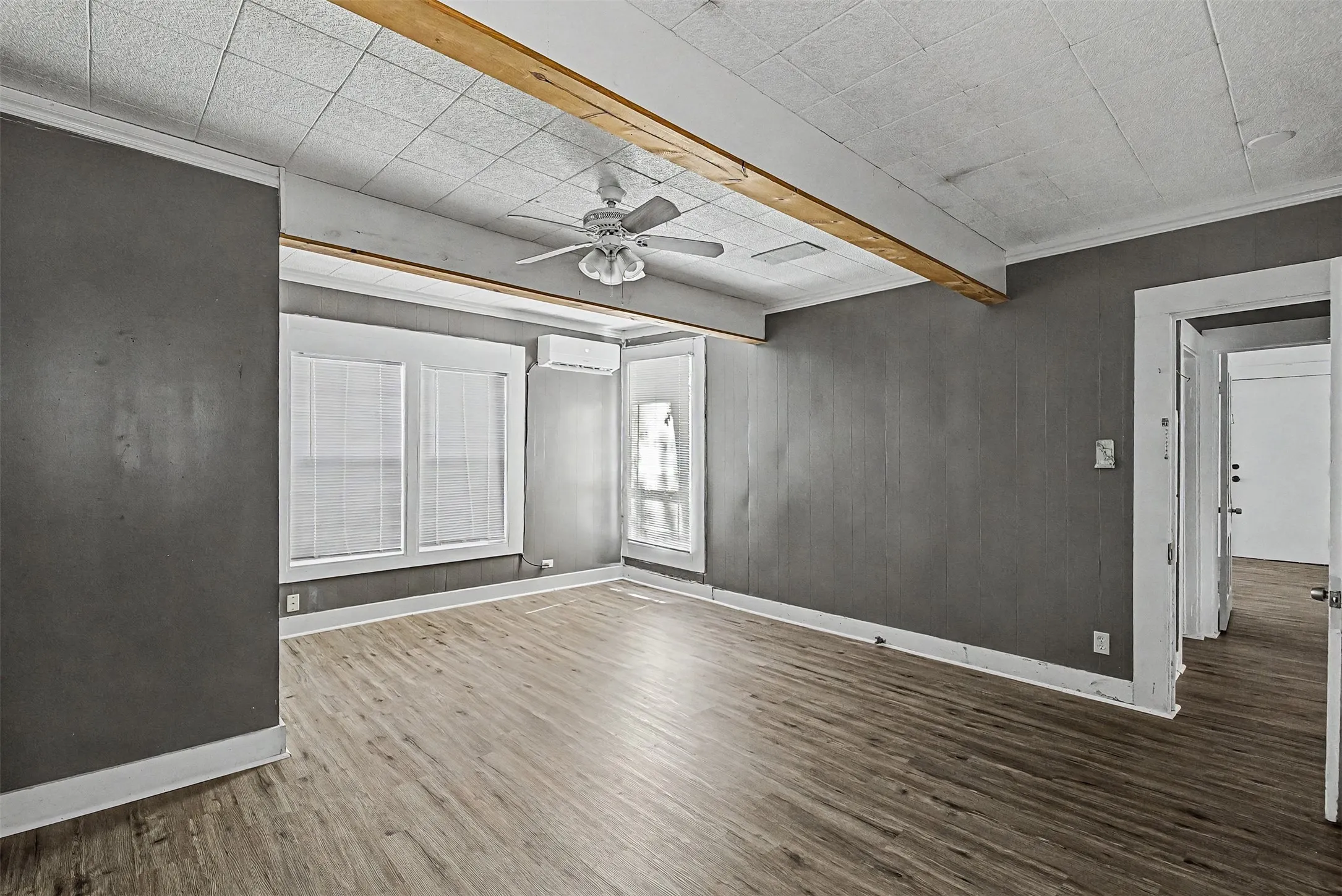 Single Family Residence For Rent in Johnson County , 109 Dallas Avenue A, Cleburne, Texas 76031, 2 Bedroom, 1 Bathroom, Garage spaces, 1,226 Sqft, built in 0, mls#21399690, Real Estate Agent in Cleburne, Homes For Rent in Johnson county, Homes For Rent in Cleburne, Realtor in Cleburne Texas, Real Estate Brokerage Independent Realty Texas, Luminita Cordes Realtor