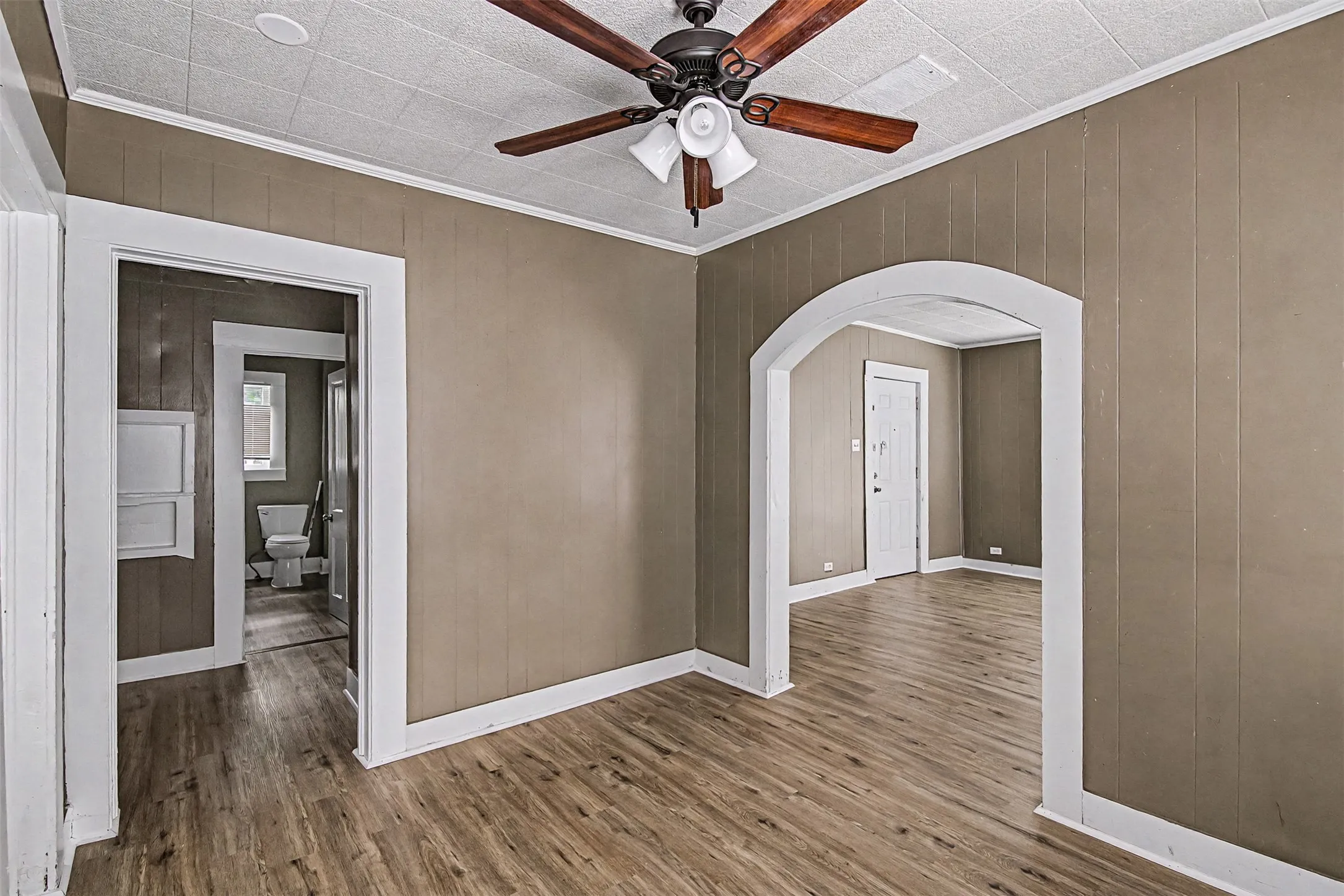 Single Family Residence For Rent in Johnson County , 109 Dallas Avenue A, Cleburne, Texas 76031, 2 Bedroom, 1 Bathroom, Garage spaces, 1,226 Sqft, built in 0, mls#21399690, Real Estate Agent in Cleburne, Homes For Rent in Johnson county, Homes For Rent in Cleburne, Realtor in Cleburne Texas, Real Estate Brokerage Independent Realty Texas, Luminita Cordes Realtor