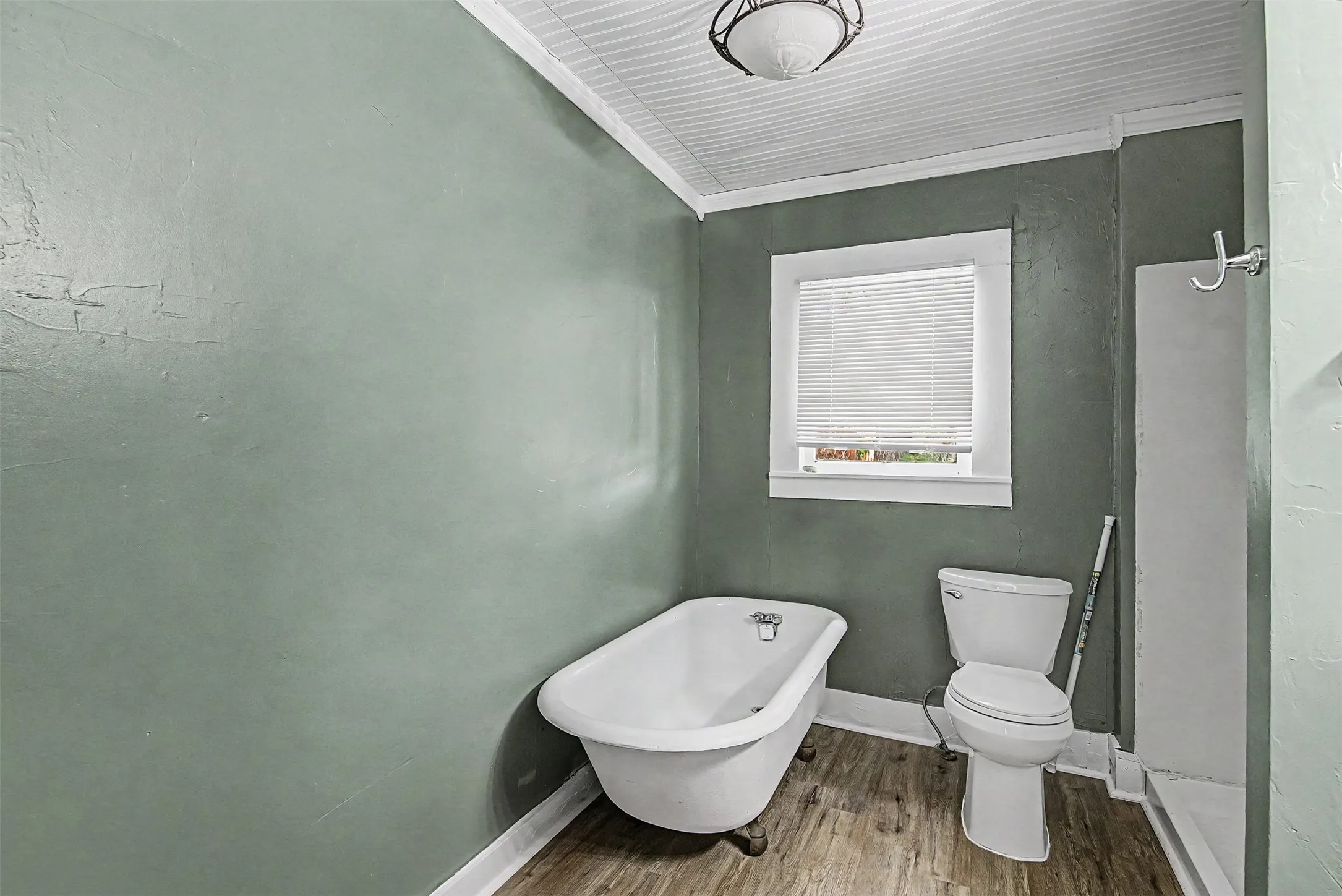 Single Family Residence For Rent in Johnson County , 109 Dallas Avenue A, Cleburne, Texas 76031, 2 Bedroom, 1 Bathroom, Garage spaces, 1,226 Sqft, built in 0, mls#21399690, Real Estate Agent in Cleburne, Homes For Rent in Johnson county, Homes For Rent in Cleburne, Realtor in Cleburne Texas, Real Estate Brokerage Independent Realty Texas, Luminita Cordes Realtor