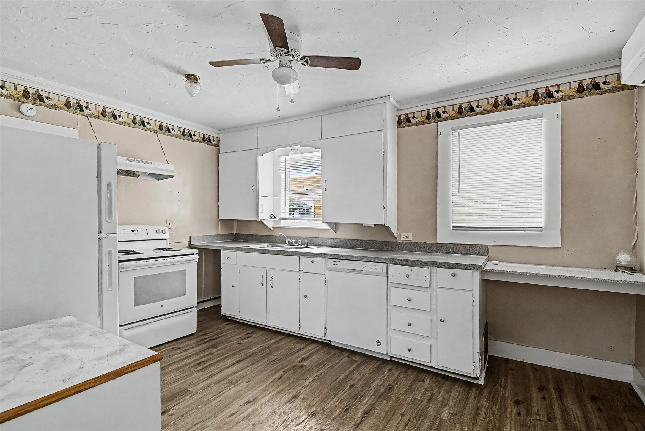 Single Family Residence For Rent in Johnson County , 109 Dallas Avenue A, Cleburne, Texas 76031, 2 Bedroom, 1 Bathroom, Garage spaces, 1,226 Sqft, built in 0, mls#21399690, Real Estate Agent in Cleburne, Homes For Rent in Johnson county, Homes For Rent in Cleburne, Realtor in Cleburne Texas, Real Estate Brokerage Independent Realty Texas, Luminita Cordes Realtor
