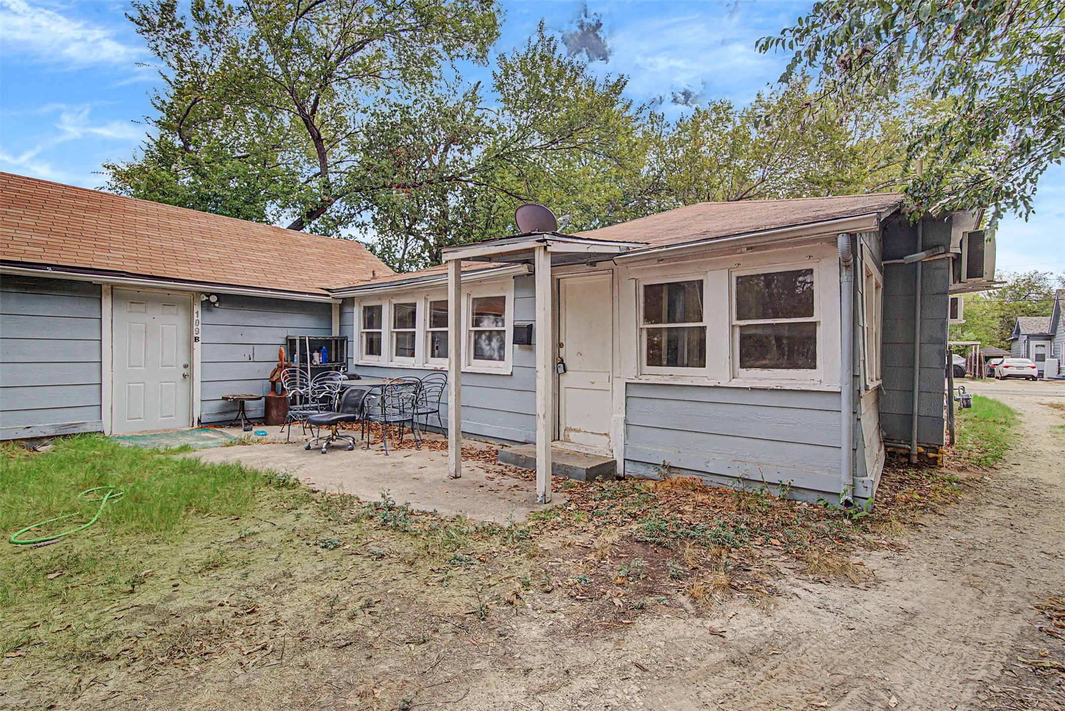 Single Family Residence For Rent in Johnson County , 109 Dallas Avenue A, Cleburne, Texas 76031, 2 Bedroom, 1 Bathroom, Garage spaces, 1,226 Sqft, built in 0, mls#21399690, Real Estate Agent in Cleburne, Homes For Rent in Johnson county, Homes For Rent in Cleburne, Realtor in Cleburne Texas, Real Estate Brokerage Independent Realty Texas, Luminita Cordes Realtor