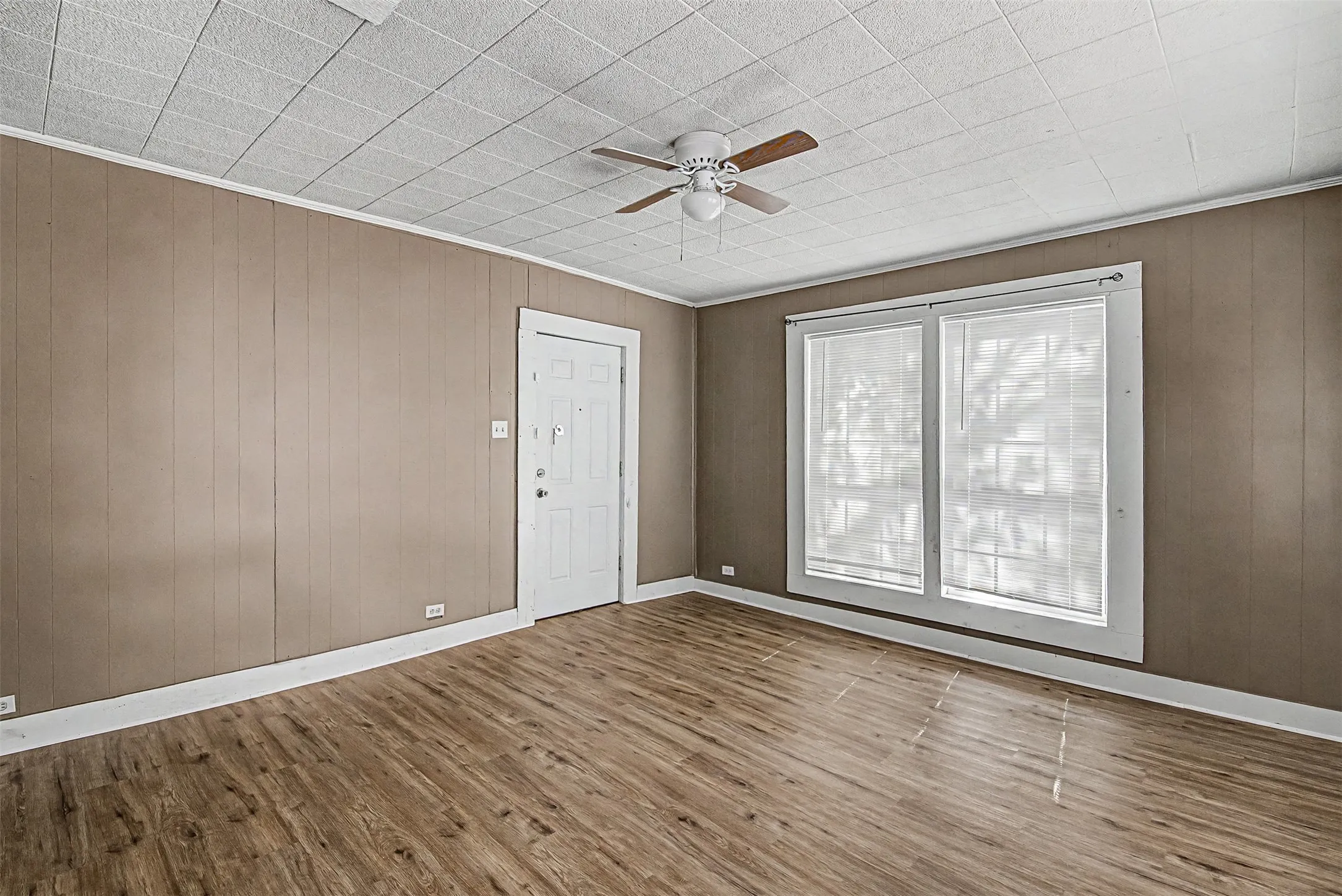 Single Family Residence For Rent in Johnson County , 109 Dallas Avenue A, Cleburne, Texas 76031, 2 Bedroom, 1 Bathroom, Garage spaces, 1,226 Sqft, built in 0, mls#21399690, Real Estate Agent in Cleburne, Homes For Rent in Johnson county, Homes For Rent in Cleburne, Realtor in Cleburne Texas, Real Estate Brokerage Independent Realty Texas, Luminita Cordes Realtor