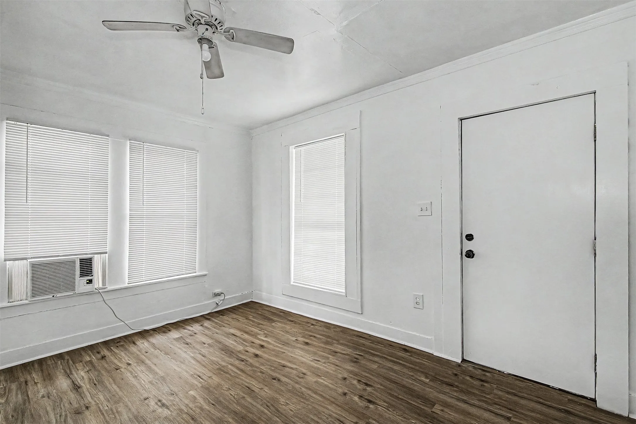 Single Family Residence For Rent in Johnson County , 109 Dallas Avenue A, Cleburne, Texas 76031, 2 Bedroom, 1 Bathroom, Garage spaces, 1,226 Sqft, built in 0, mls#21399690, Real Estate Agent in Cleburne, Homes For Rent in Johnson county, Homes For Rent in Cleburne, Realtor in Cleburne Texas, Real Estate Brokerage Independent Realty Texas, Luminita Cordes Realtor