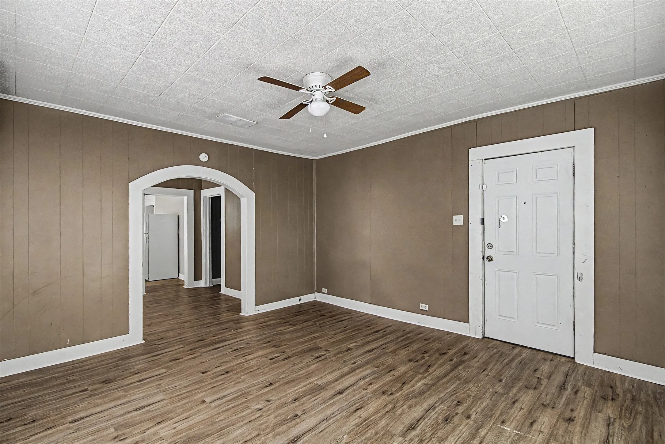 Single Family Residence For Rent in Johnson County , 109 Dallas Avenue A, Cleburne, Texas 76031, 2 Bedroom, 1 Bathroom, Garage spaces, 1,226 Sqft, built in 0, mls#21399690, Real Estate Agent in Cleburne, Homes For Rent in Johnson county, Homes For Rent in Cleburne, Realtor in Cleburne Texas, Real Estate Brokerage Independent Realty Texas, Luminita Cordes Realtor