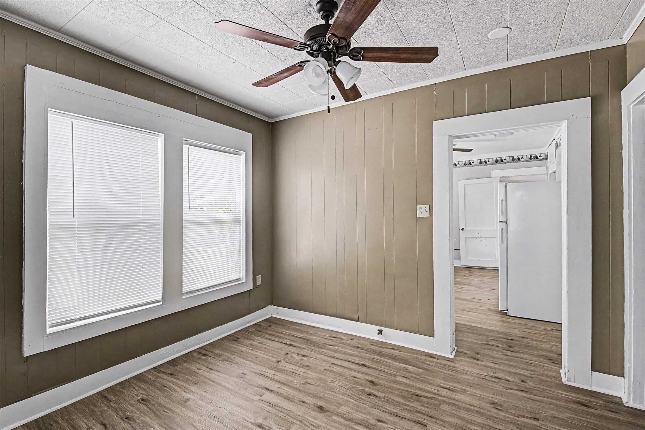 Single Family Residence For Rent in Johnson County , 109 Dallas Avenue A, Cleburne, Texas 76031, 2 Bedroom, 1 Bathroom, Garage spaces, 1,226 Sqft, built in 0, mls#21399690, Real Estate Agent in Cleburne, Homes For Rent in Johnson county, Homes For Rent in Cleburne, Realtor in Cleburne Texas, Real Estate Brokerage Independent Realty Texas, Luminita Cordes Realtor
