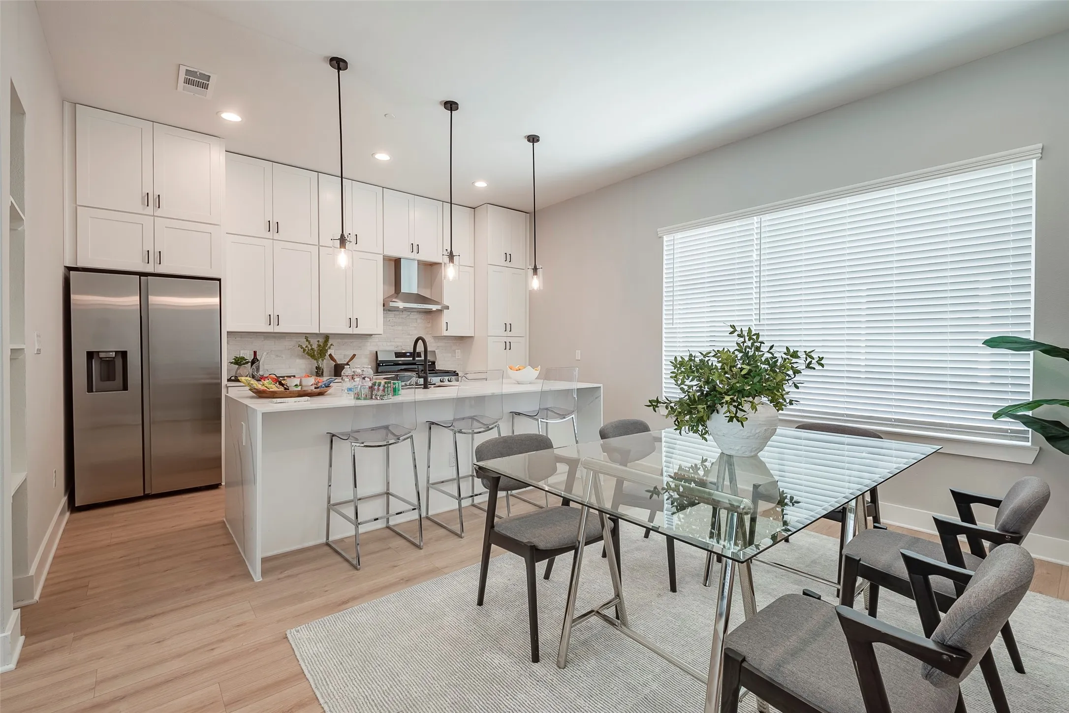 Townhouse For Rent in Dallas County , 1423 N Carroll Avenue, Dallas, Texas 75204, 2 Bedroom, 3 Bathroom, 2 Garage spaces, 1,722 Sqft, built in 2023, mls#21399728, Real Estate Agent in Dallas, Homes For Rent in Dallas county, Homes For Rent in Dallas, Realtor in Dallas Texas, Real Estate Brokerage Independent Realty Texas, Luminita Cordes Realtor