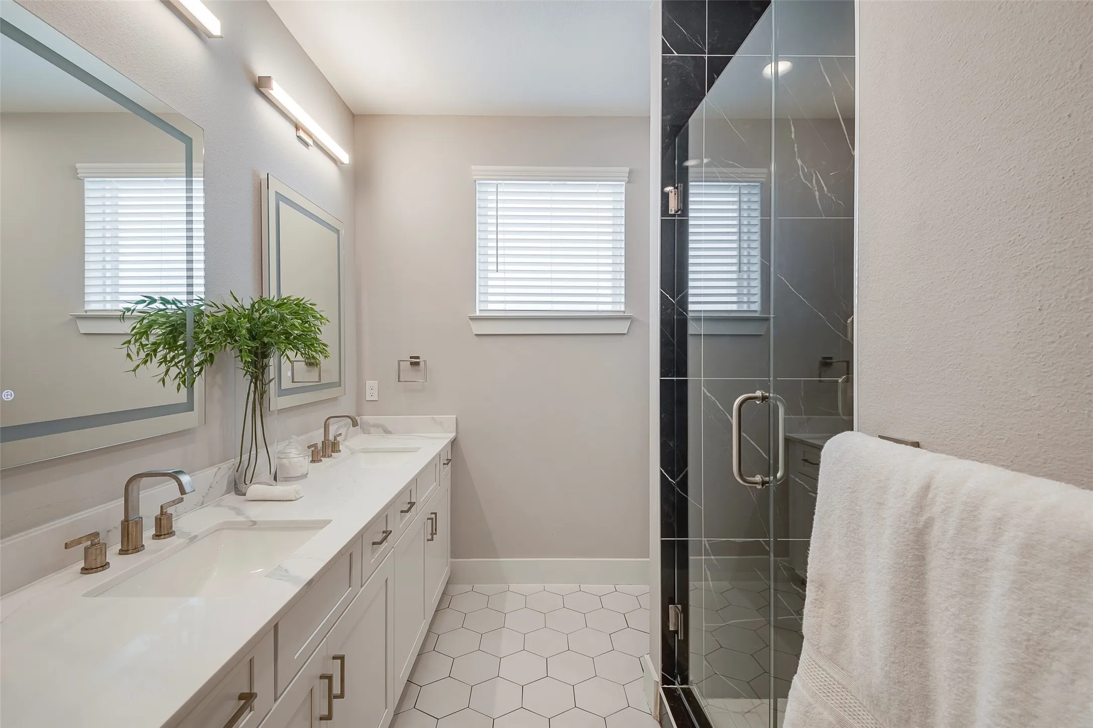 Townhouse For Rent in Dallas County , 1423 N Carroll Avenue, Dallas, Texas 75204, 2 Bedroom, 3 Bathroom, 2 Garage spaces, 1,722 Sqft, built in 2023, mls#21399728, Real Estate Agent in Dallas, Homes For Rent in Dallas county, Homes For Rent in Dallas, Realtor in Dallas Texas, Real Estate Brokerage Independent Realty Texas, Luminita Cordes Realtor