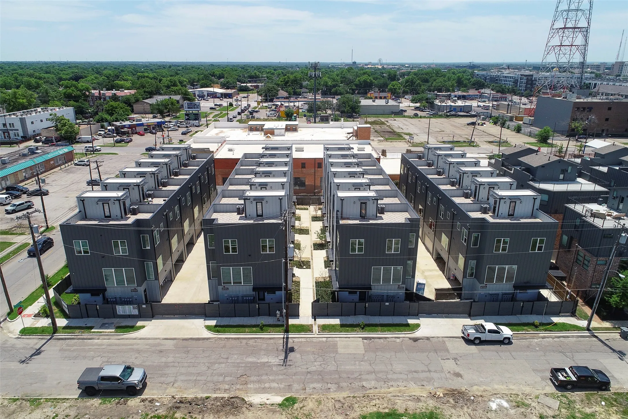 Townhouse For Rent in Dallas County , 1423 N Carroll Avenue, Dallas, Texas 75204, 2 Bedroom, 3 Bathroom, 2 Garage spaces, 1,722 Sqft, built in 2023, mls#21399728, Real Estate Agent in Dallas, Homes For Rent in Dallas county, Homes For Rent in Dallas, Realtor in Dallas Texas, Real Estate Brokerage Independent Realty Texas, Luminita Cordes Realtor