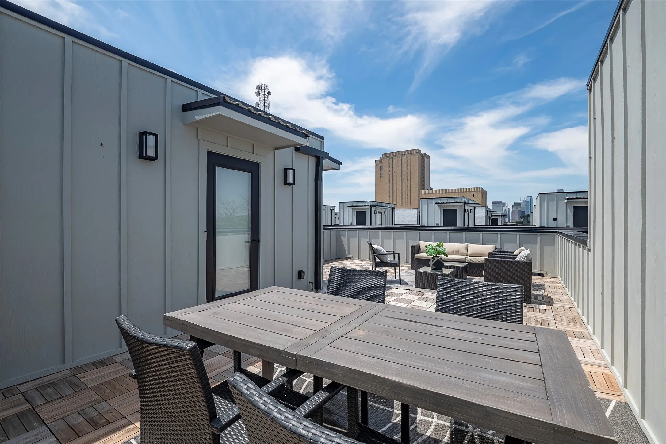 Townhouse For Rent in Dallas County , 1423 N Carroll Avenue, Dallas, Texas 75204, 2 Bedroom, 3 Bathroom, 2 Garage spaces, 1,722 Sqft, built in 2023, mls#21399728, Real Estate Agent in Dallas, Homes For Rent in Dallas county, Homes For Rent in Dallas, Realtor in Dallas Texas, Real Estate Brokerage Independent Realty Texas, Luminita Cordes Realtor