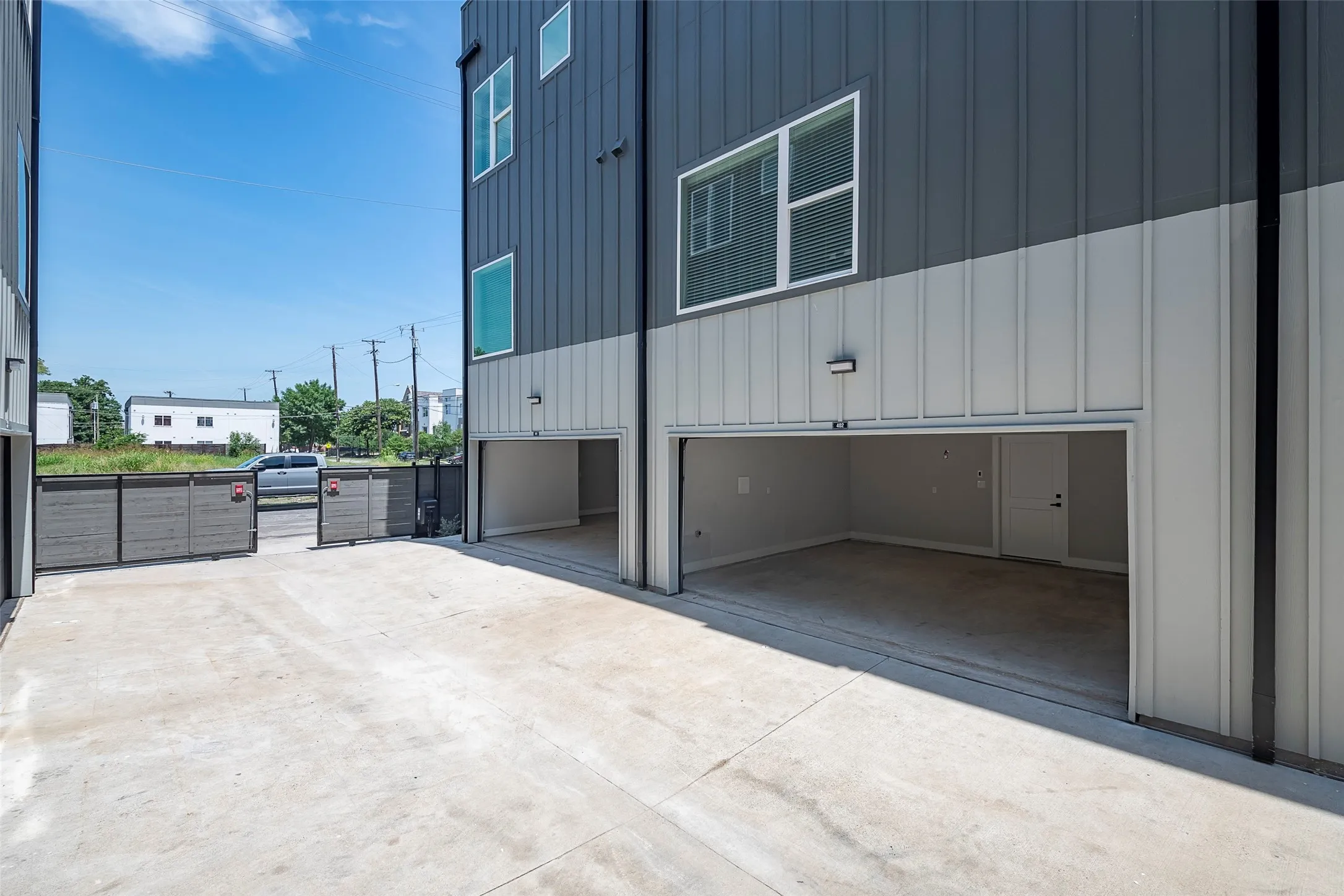 Townhouse For Rent in Dallas County , 1423 N Carroll Avenue, Dallas, Texas 75204, 2 Bedroom, 3 Bathroom, 2 Garage spaces, 1,722 Sqft, built in 2023, mls#21399728, Real Estate Agent in Dallas, Homes For Rent in Dallas county, Homes For Rent in Dallas, Realtor in Dallas Texas, Real Estate Brokerage Independent Realty Texas, Luminita Cordes Realtor