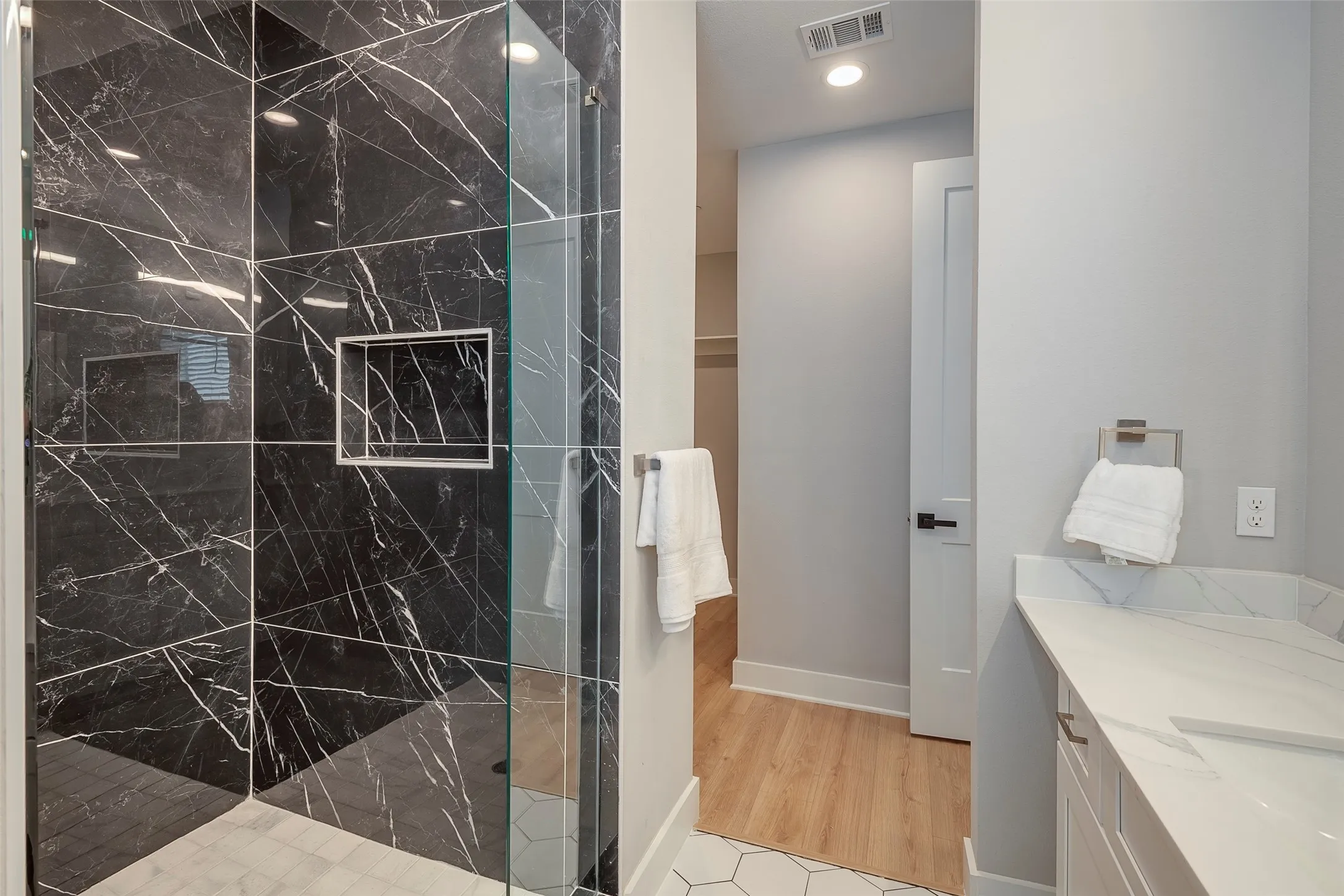 Townhouse For Rent in Dallas County , 1423 N Carroll Avenue, Dallas, Texas 75204, 2 Bedroom, 3 Bathroom, 2 Garage spaces, 1,722 Sqft, built in 2023, mls#21399728, Real Estate Agent in Dallas, Homes For Rent in Dallas county, Homes For Rent in Dallas, Realtor in Dallas Texas, Real Estate Brokerage Independent Realty Texas, Luminita Cordes Realtor