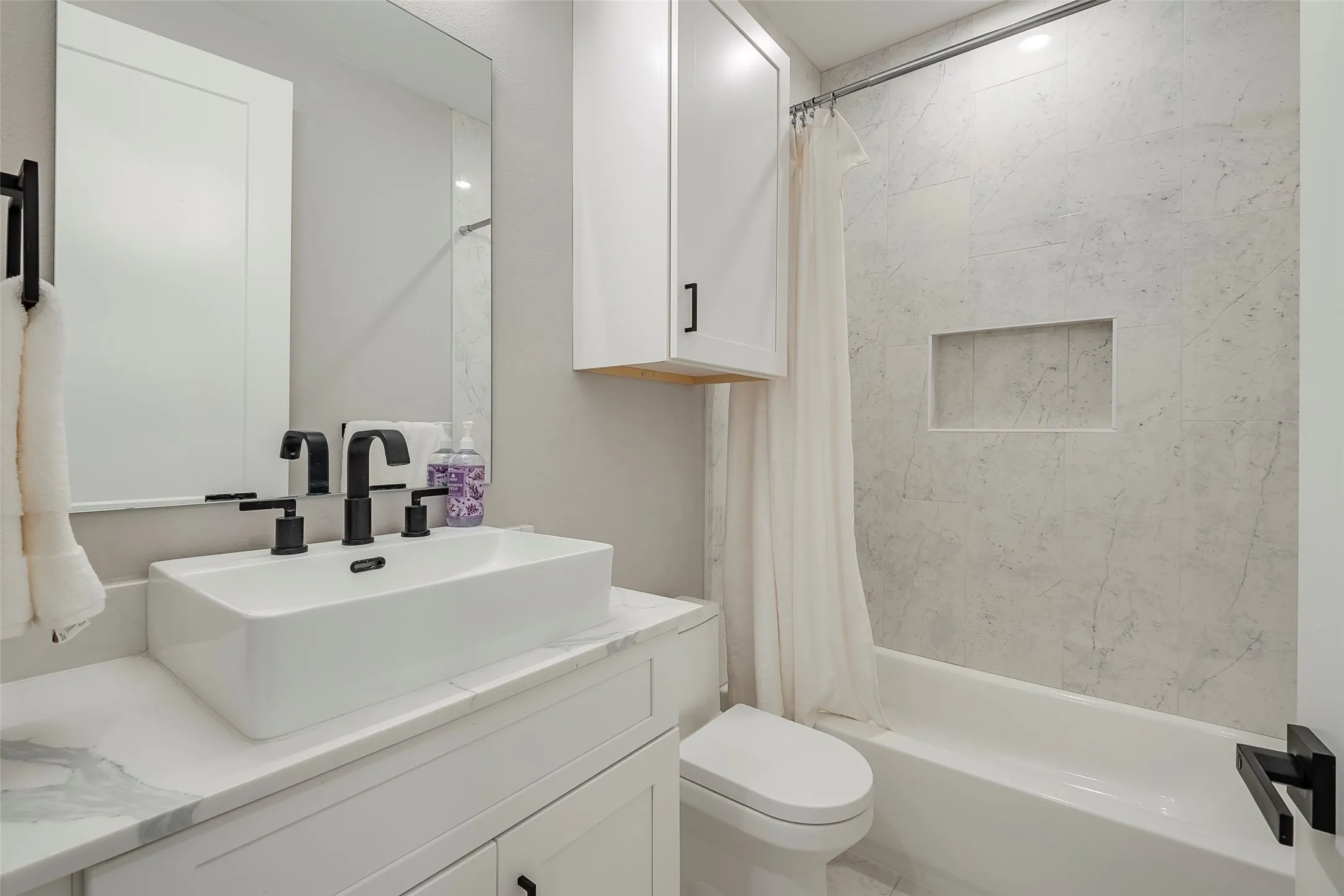 Townhouse For Rent in Dallas County , 1423 N Carroll Avenue, Dallas, Texas 75204, 2 Bedroom, 3 Bathroom, 2 Garage spaces, 1,722 Sqft, built in 2023, mls#21399728, Real Estate Agent in Dallas, Homes For Rent in Dallas county, Homes For Rent in Dallas, Realtor in Dallas Texas, Real Estate Brokerage Independent Realty Texas, Luminita Cordes Realtor