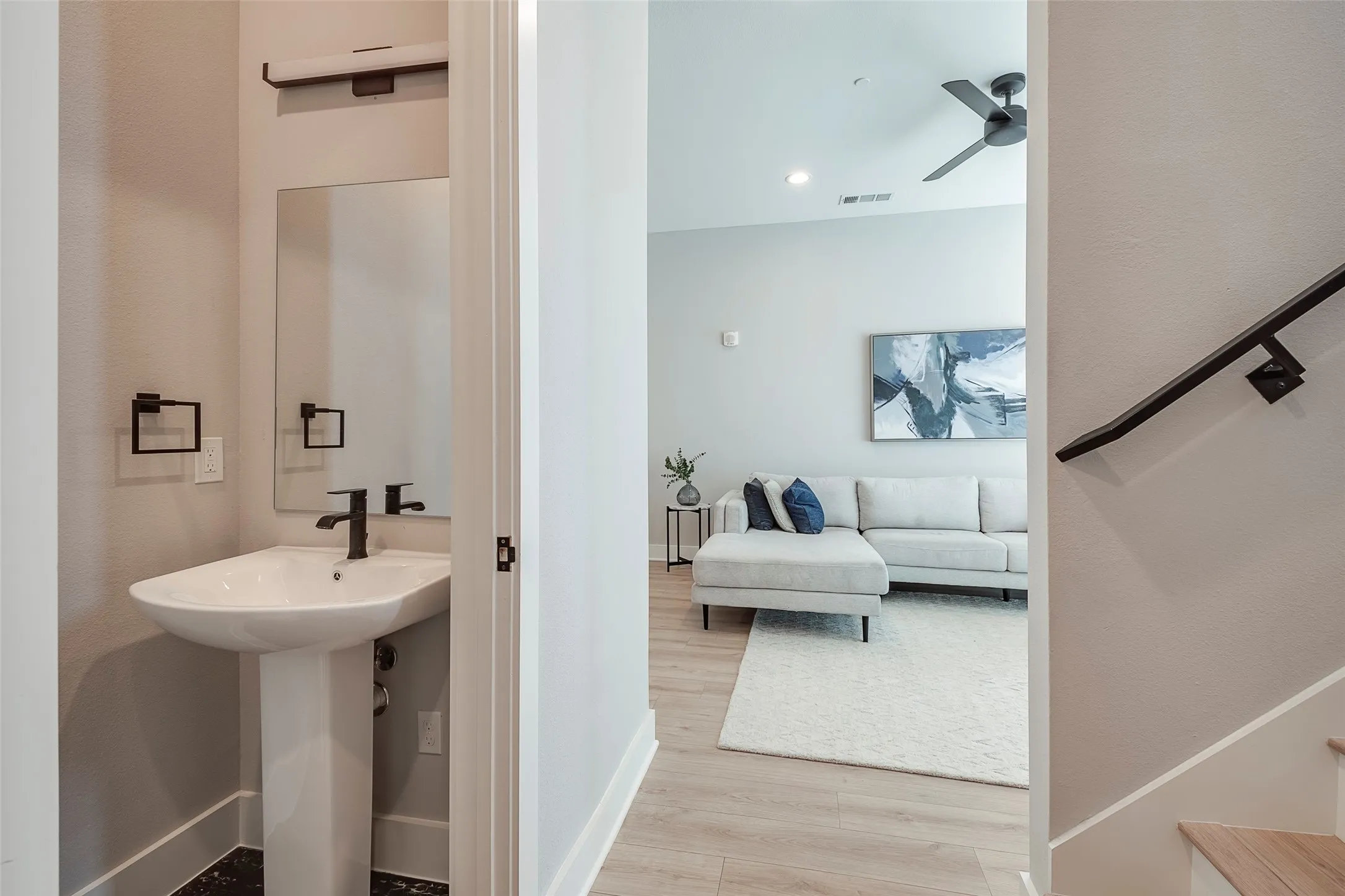 Townhouse For Rent in Dallas County , 1423 N Carroll Avenue, Dallas, Texas 75204, 2 Bedroom, 3 Bathroom, 2 Garage spaces, 1,722 Sqft, built in 2023, mls#21399728, Real Estate Agent in Dallas, Homes For Rent in Dallas county, Homes For Rent in Dallas, Realtor in Dallas Texas, Real Estate Brokerage Independent Realty Texas, Luminita Cordes Realtor