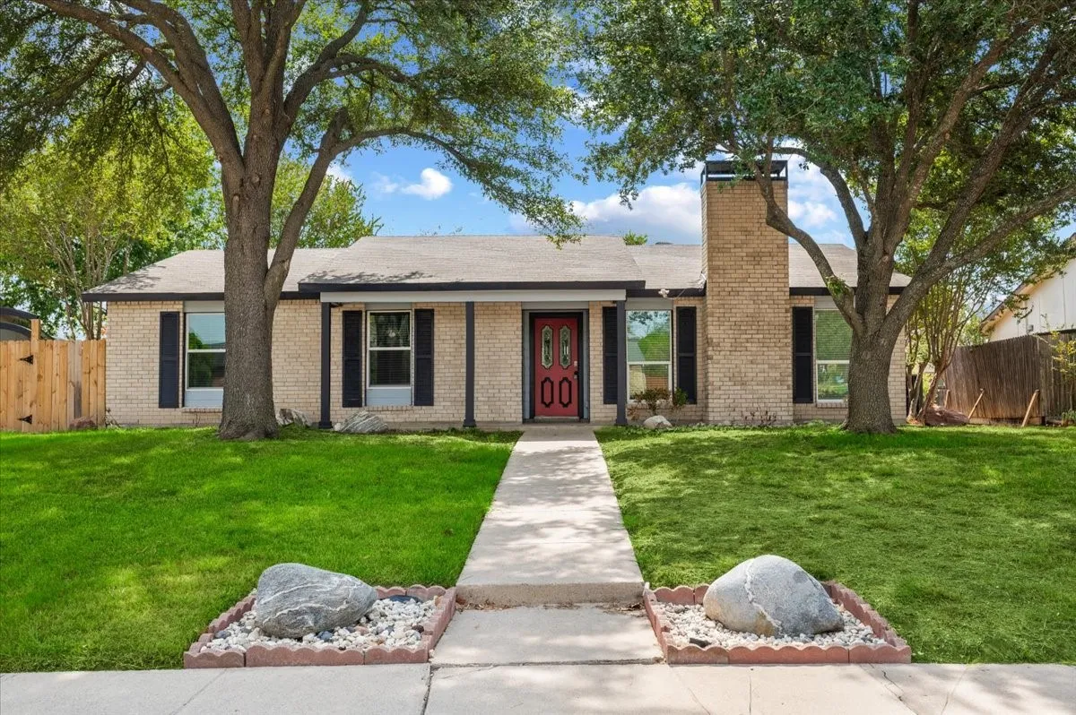 Single Family Residence For Sale in Dallas County , 1206 Oakbluff Drive, Lancaster, Texas 75146, 3 Bedroom, 2 Bathroom, 1 Garage spaces, 1,289 Sqft, built in 1978, mls#21399786, Real Estate Agent in Lancaster, Homes For Sale in Dallas county, Homes For Sale in Lancaster, Realtor in Lancaster Texas, Real Estate Brokerage Independent Realty Texas, Luminita Cordes Realtor