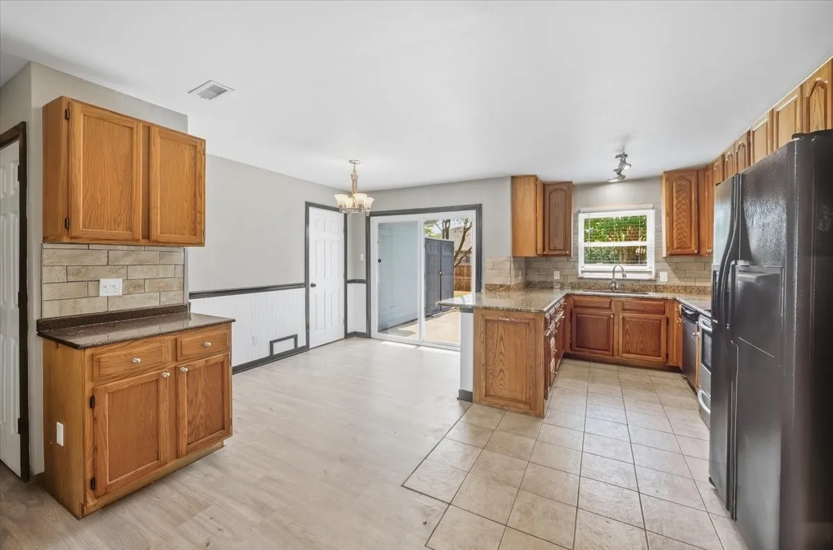 Single Family Residence For Sale in Dallas County , 1206 Oakbluff Drive, Lancaster, Texas 75146, 3 Bedroom, 2 Bathroom, 1 Garage spaces, 1,289 Sqft, built in 1978, mls#21399786, Real Estate Agent in Lancaster, Homes For Sale in Dallas county, Homes For Sale in Lancaster, Realtor in Lancaster Texas, Real Estate Brokerage Independent Realty Texas, Luminita Cordes Realtor