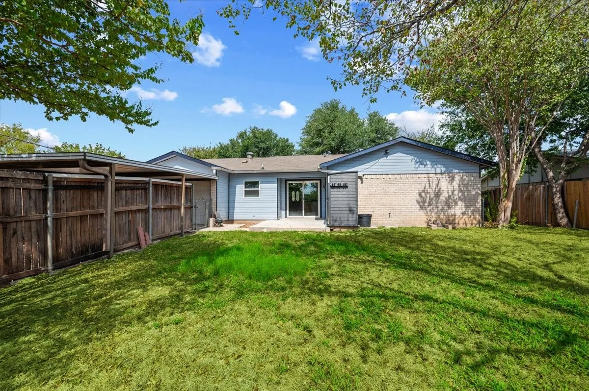 Single Family Residence For Sale in Dallas County , 1206 Oakbluff Drive, Lancaster, Texas 75146, 3 Bedroom, 2 Bathroom, 1 Garage spaces, 1,289 Sqft, built in 1978, mls#21399786, Real Estate Agent in Lancaster, Homes For Sale in Dallas county, Homes For Sale in Lancaster, Realtor in Lancaster Texas, Real Estate Brokerage Independent Realty Texas, Luminita Cordes Realtor