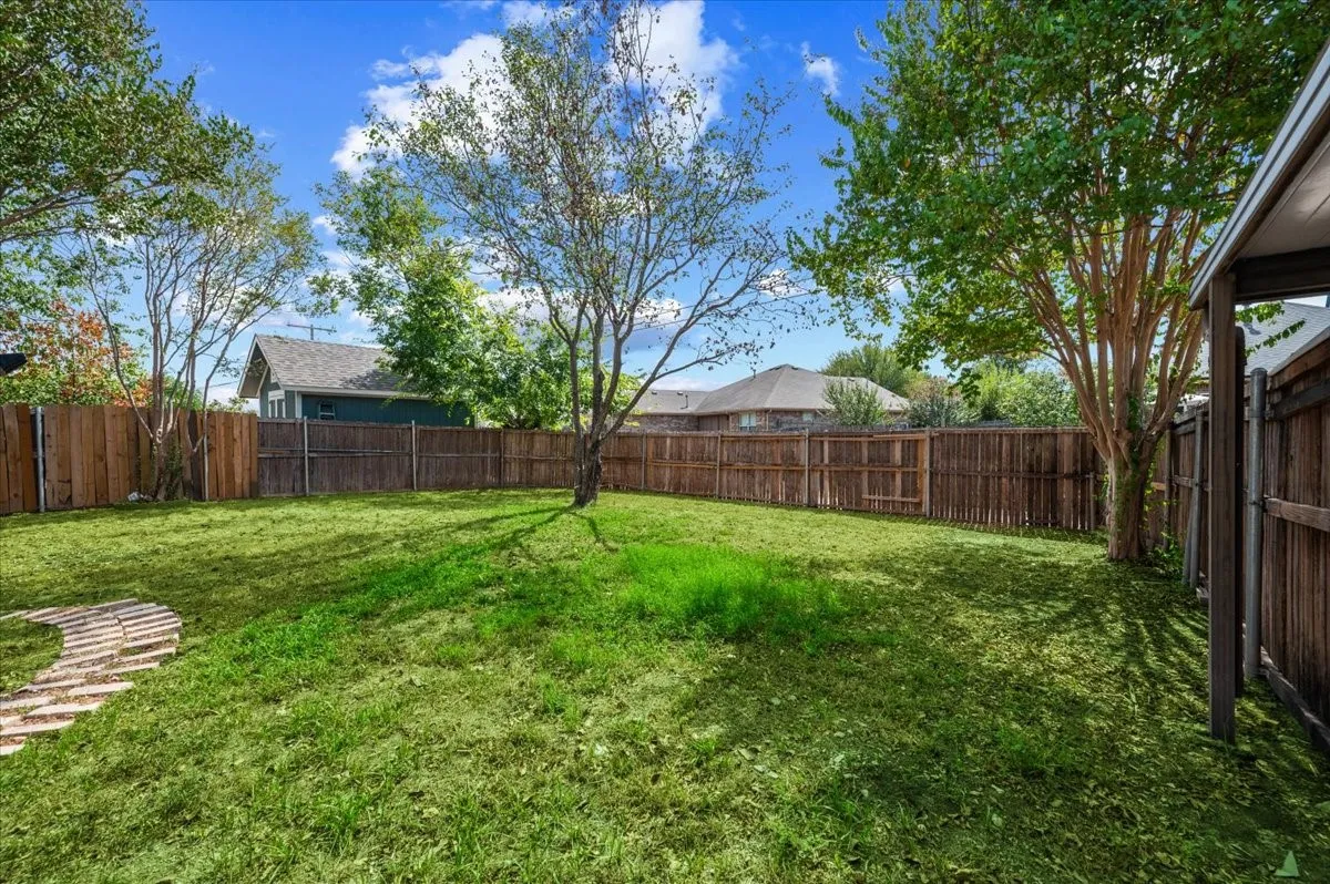 Single Family Residence For Sale in Dallas County , 1206 Oakbluff Drive, Lancaster, Texas 75146, 3 Bedroom, 2 Bathroom, 1 Garage spaces, 1,289 Sqft, built in 1978, mls#21399786, Real Estate Agent in Lancaster, Homes For Sale in Dallas county, Homes For Sale in Lancaster, Realtor in Lancaster Texas, Real Estate Brokerage Independent Realty Texas, Luminita Cordes Realtor