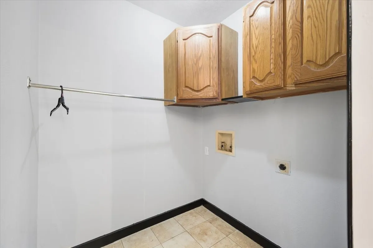 Single Family Residence For Sale in Dallas County , 1206 Oakbluff Drive, Lancaster, Texas 75146, 3 Bedroom, 2 Bathroom, 1 Garage spaces, 1,289 Sqft, built in 1978, mls#21399786, Real Estate Agent in Lancaster, Homes For Sale in Dallas county, Homes For Sale in Lancaster, Realtor in Lancaster Texas, Real Estate Brokerage Independent Realty Texas, Luminita Cordes Realtor