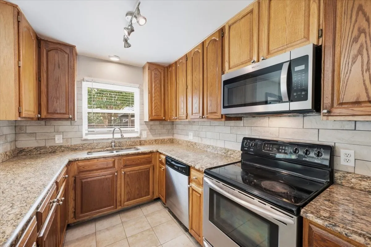 Single Family Residence For Sale in Dallas County , 1206 Oakbluff Drive, Lancaster, Texas 75146, 3 Bedroom, 2 Bathroom, 1 Garage spaces, 1,289 Sqft, built in 1978, mls#21399786, Real Estate Agent in Lancaster, Homes For Sale in Dallas county, Homes For Sale in Lancaster, Realtor in Lancaster Texas, Real Estate Brokerage Independent Realty Texas, Luminita Cordes Realtor