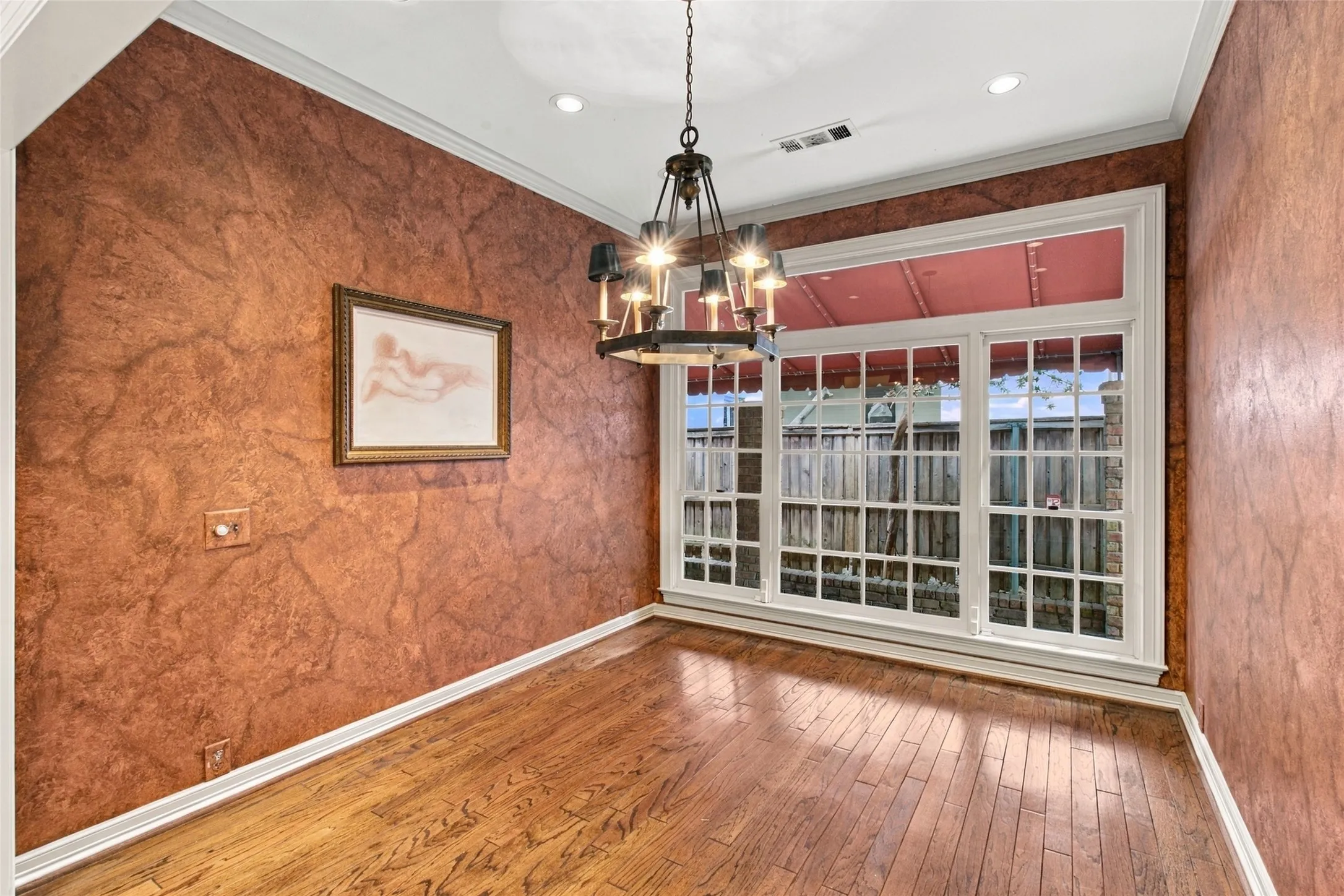Single Family Residence For Sale in Dallas County , 3645 Mcfarlin Boulevard, University Park, Texas 75205, 3 Bedroom, 4 Bathroom, Garage spaces, 2,173 Sqft, built in 1982, mls#21399446, Real Estate Agent in University Park, Homes For Sale in Dallas county, Homes For Sale in University Park, Realtor in University Park Texas, Real Estate Brokerage Independent Realty Texas, Luminita Cordes Realtor