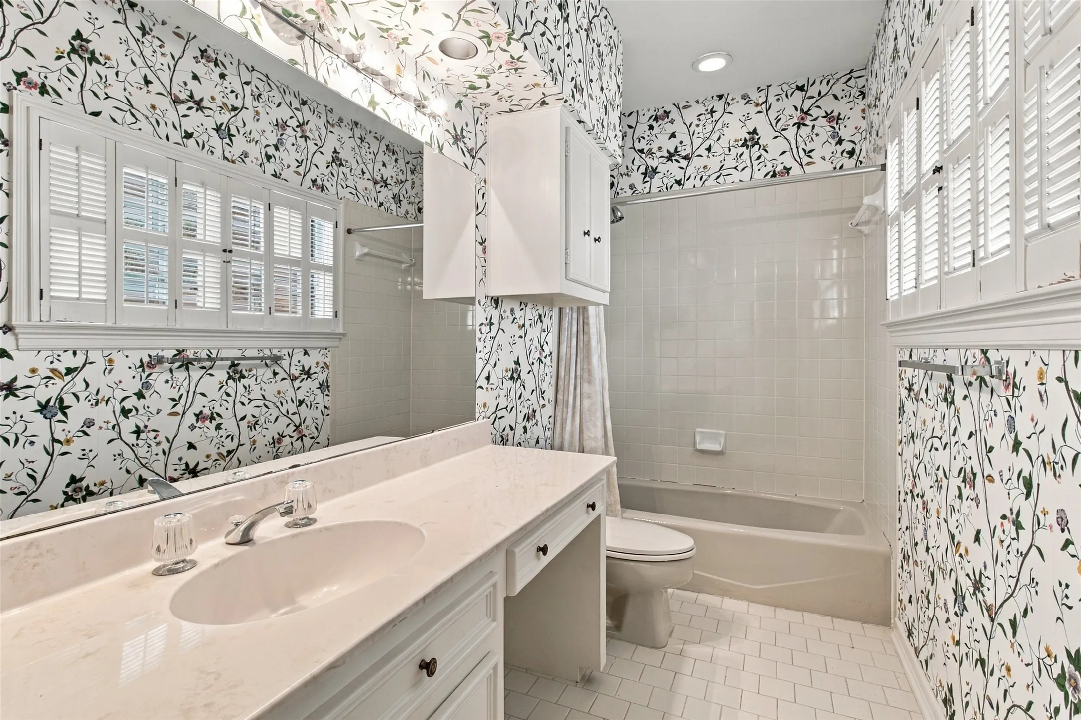 Single Family Residence For Sale in Dallas County , 3645 Mcfarlin Boulevard, University Park, Texas 75205, 3 Bedroom, 4 Bathroom, Garage spaces, 2,173 Sqft, built in 1982, mls#21399446, Real Estate Agent in University Park, Homes For Sale in Dallas county, Homes For Sale in University Park, Realtor in University Park Texas, Real Estate Brokerage Independent Realty Texas, Luminita Cordes Realtor
