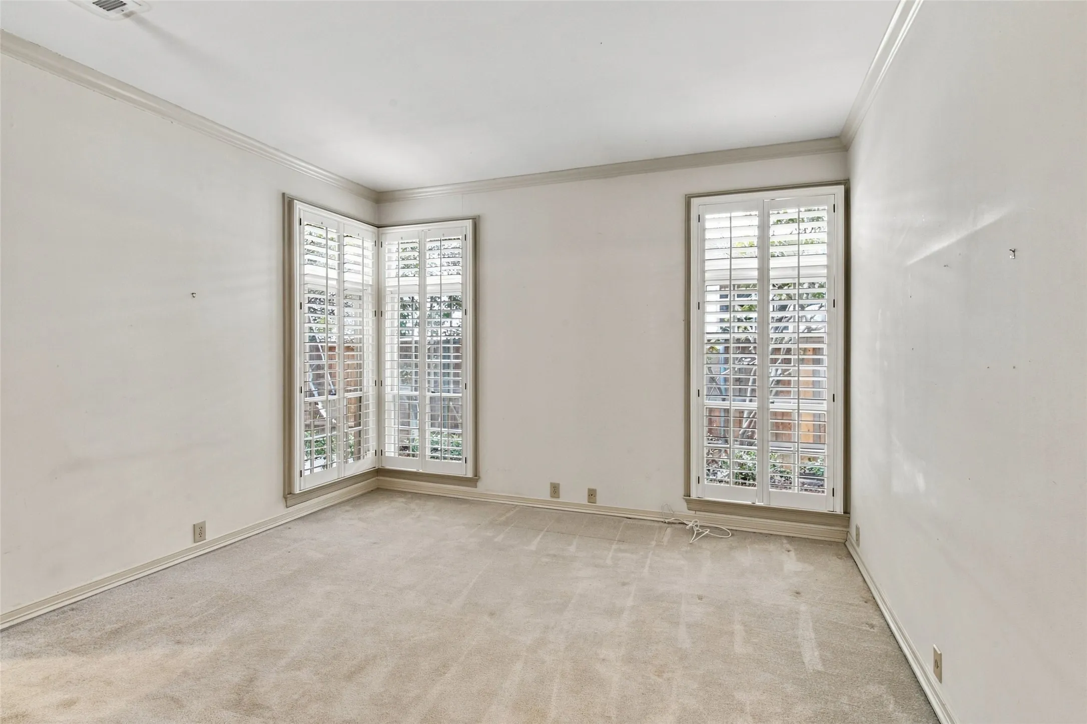 Single Family Residence For Sale in Dallas County , 3645 Mcfarlin Boulevard, University Park, Texas 75205, 3 Bedroom, 4 Bathroom, Garage spaces, 2,173 Sqft, built in 1982, mls#21399446, Real Estate Agent in University Park, Homes For Sale in Dallas county, Homes For Sale in University Park, Realtor in University Park Texas, Real Estate Brokerage Independent Realty Texas, Luminita Cordes Realtor
