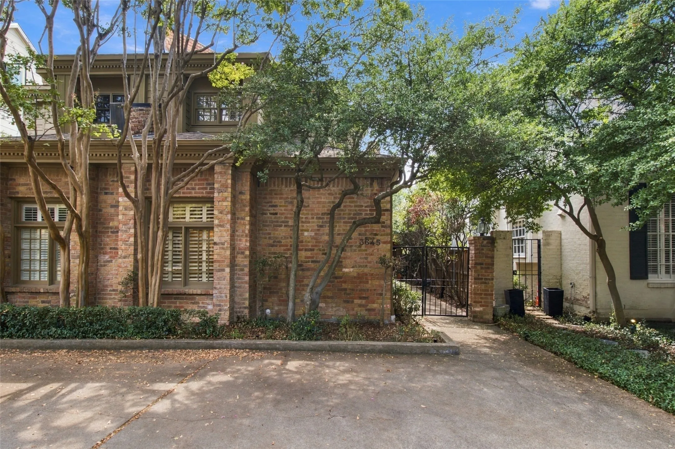 Single Family Residence For Sale in Dallas County , 3645 Mcfarlin Boulevard, University Park, Texas 75205, 3 Bedroom, 4 Bathroom, Garage spaces, 2,173 Sqft, built in 1982, mls#21399446, Real Estate Agent in University Park, Homes For Sale in Dallas county, Homes For Sale in University Park, Realtor in University Park Texas, Real Estate Brokerage Independent Realty Texas, Luminita Cordes Realtor