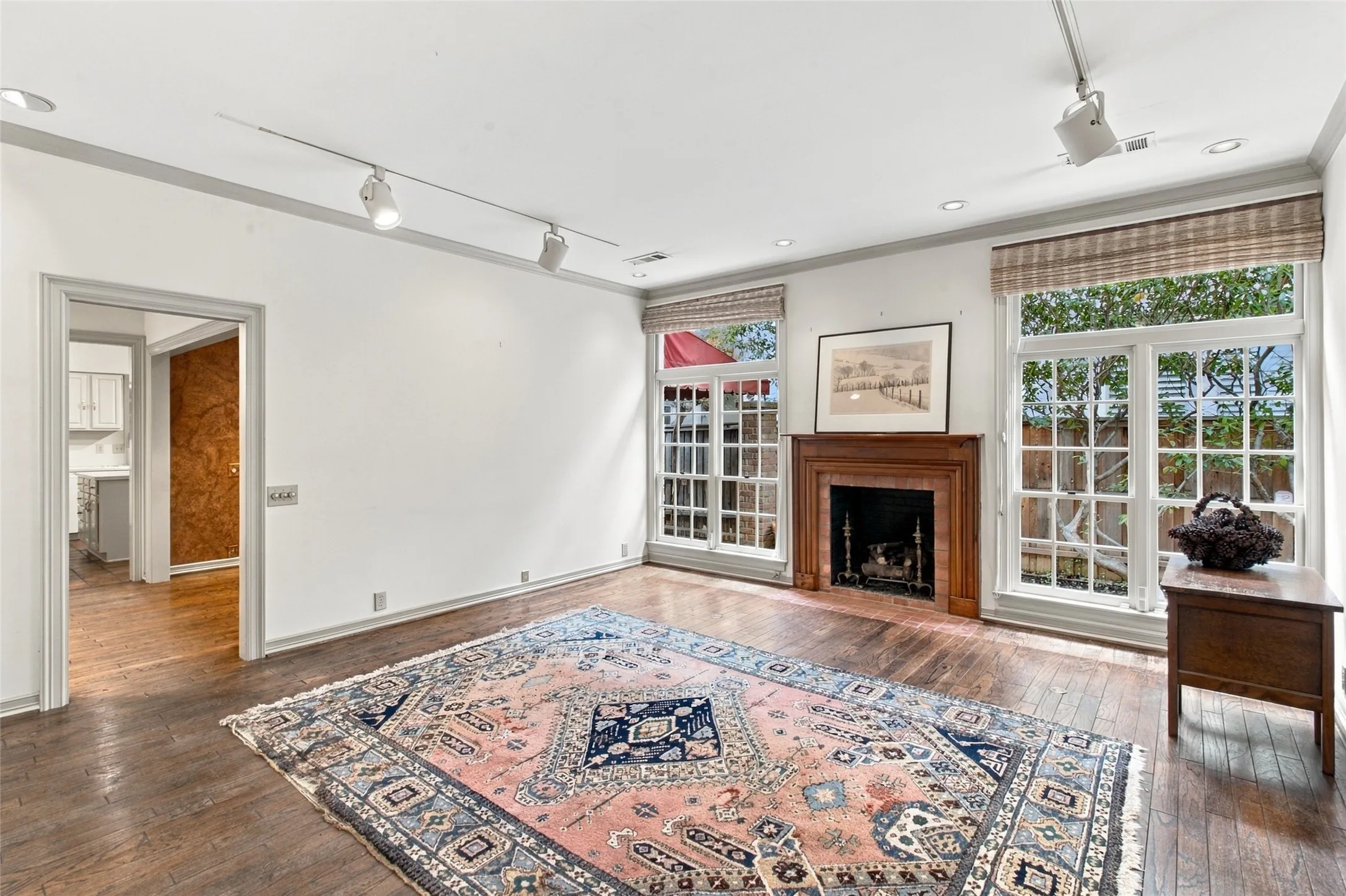 Single Family Residence For Sale in Dallas County , 3645 Mcfarlin Boulevard, University Park, Texas 75205, 3 Bedroom, 4 Bathroom, Garage spaces, 2,173 Sqft, built in 1982, mls#21399446, Real Estate Agent in University Park, Homes For Sale in Dallas county, Homes For Sale in University Park, Realtor in University Park Texas, Real Estate Brokerage Independent Realty Texas, Luminita Cordes Realtor