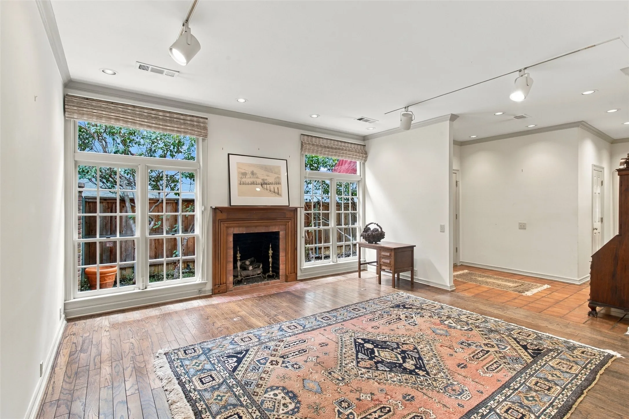 Single Family Residence For Sale in Dallas County , 3645 Mcfarlin Boulevard, University Park, Texas 75205, 3 Bedroom, 4 Bathroom, Garage spaces, 2,173 Sqft, built in 1982, mls#21399446, Real Estate Agent in University Park, Homes For Sale in Dallas county, Homes For Sale in University Park, Realtor in University Park Texas, Real Estate Brokerage Independent Realty Texas, Luminita Cordes Realtor