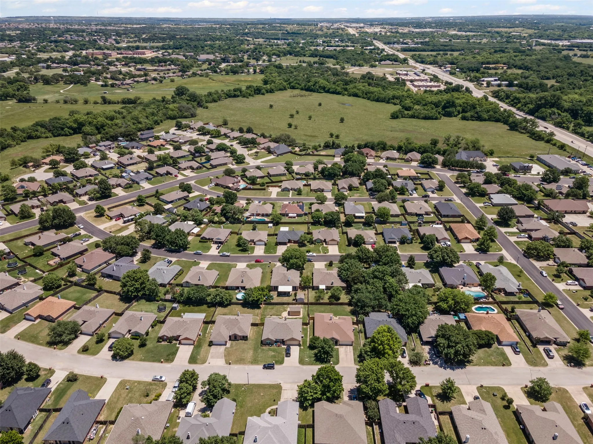 Single Family Residence For Sale in Parker County , 221 Whitestone Way, Weatherford, Texas 76085, 3 Bedroom, 2 Bathroom, 2 Garage spaces, 1,707 Sqft, built in 2002, mls#21397647, Real Estate Agent in Weatherford, Homes For Sale in Parker county, Homes For Sale in Weatherford, Realtor in Weatherford Texas, Real Estate Brokerage Independent Realty Texas, Luminita Cordes Realtor