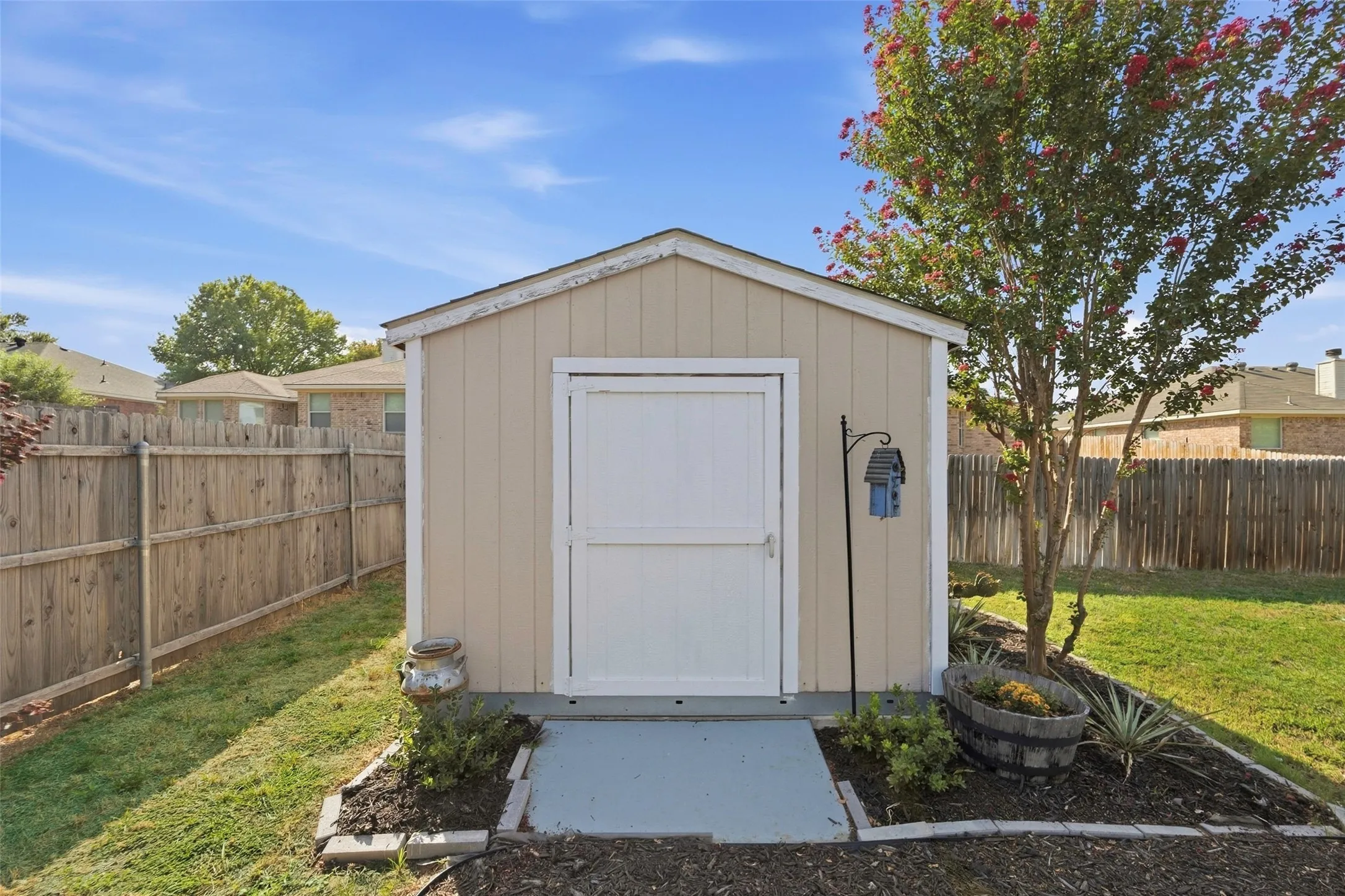 Single Family Residence For Sale in Parker County , 221 Whitestone Way, Weatherford, Texas 76085, 3 Bedroom, 2 Bathroom, 2 Garage spaces, 1,707 Sqft, built in 2002, mls#21397647, Real Estate Agent in Weatherford, Homes For Sale in Parker county, Homes For Sale in Weatherford, Realtor in Weatherford Texas, Real Estate Brokerage Independent Realty Texas, Luminita Cordes Realtor