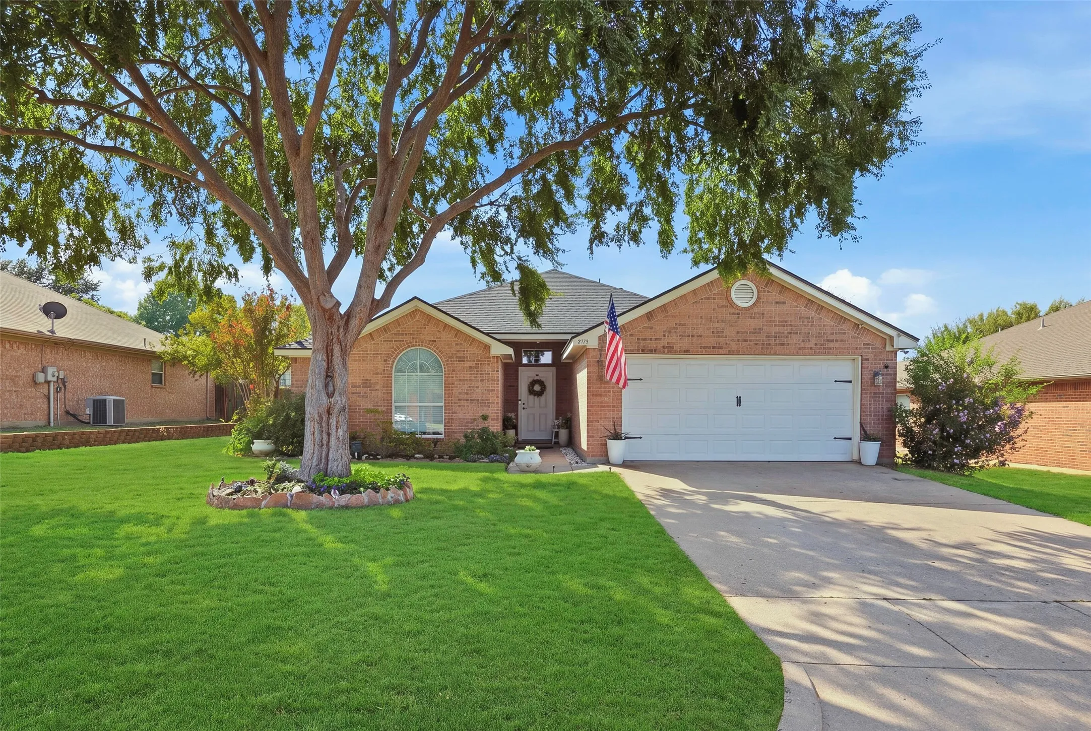 Single Family Residence For Sale in Parker County , 221 Whitestone Way, Weatherford, Texas 76085, 3 Bedroom, 2 Bathroom, 2 Garage spaces, 1,707 Sqft, built in 2002, mls#21397647, Real Estate Agent in Weatherford, Homes For Sale in Parker county, Homes For Sale in Weatherford, Realtor in Weatherford Texas, Real Estate Brokerage Independent Realty Texas, Luminita Cordes Realtor