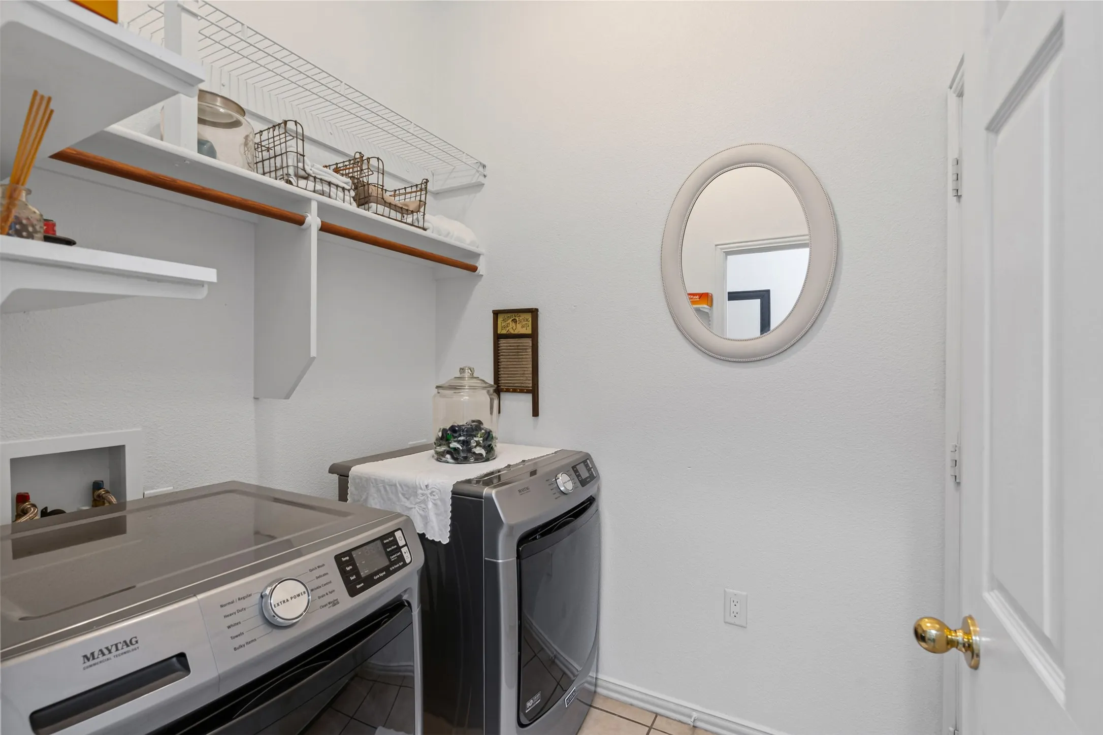 Single Family Residence For Sale in Parker County , 221 Whitestone Way, Weatherford, Texas 76085, 3 Bedroom, 2 Bathroom, 2 Garage spaces, 1,707 Sqft, built in 2002, mls#21397647, Real Estate Agent in Weatherford, Homes For Sale in Parker county, Homes For Sale in Weatherford, Realtor in Weatherford Texas, Real Estate Brokerage Independent Realty Texas, Luminita Cordes Realtor