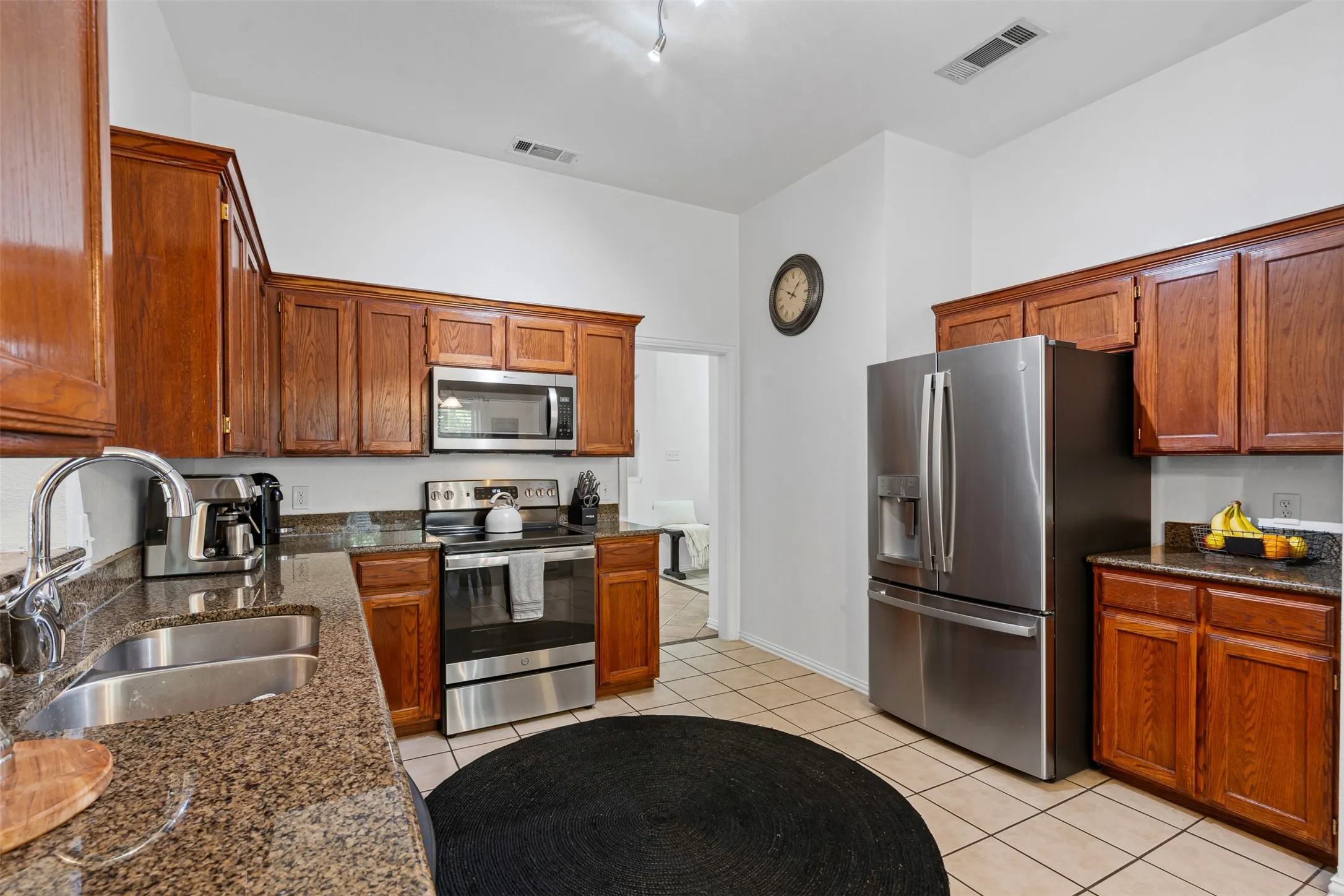 Single Family Residence For Sale in Parker County , 221 Whitestone Way, Weatherford, Texas 76085, 3 Bedroom, 2 Bathroom, 2 Garage spaces, 1,707 Sqft, built in 2002, mls#21397647, Real Estate Agent in Weatherford, Homes For Sale in Parker county, Homes For Sale in Weatherford, Realtor in Weatherford Texas, Real Estate Brokerage Independent Realty Texas, Luminita Cordes Realtor
