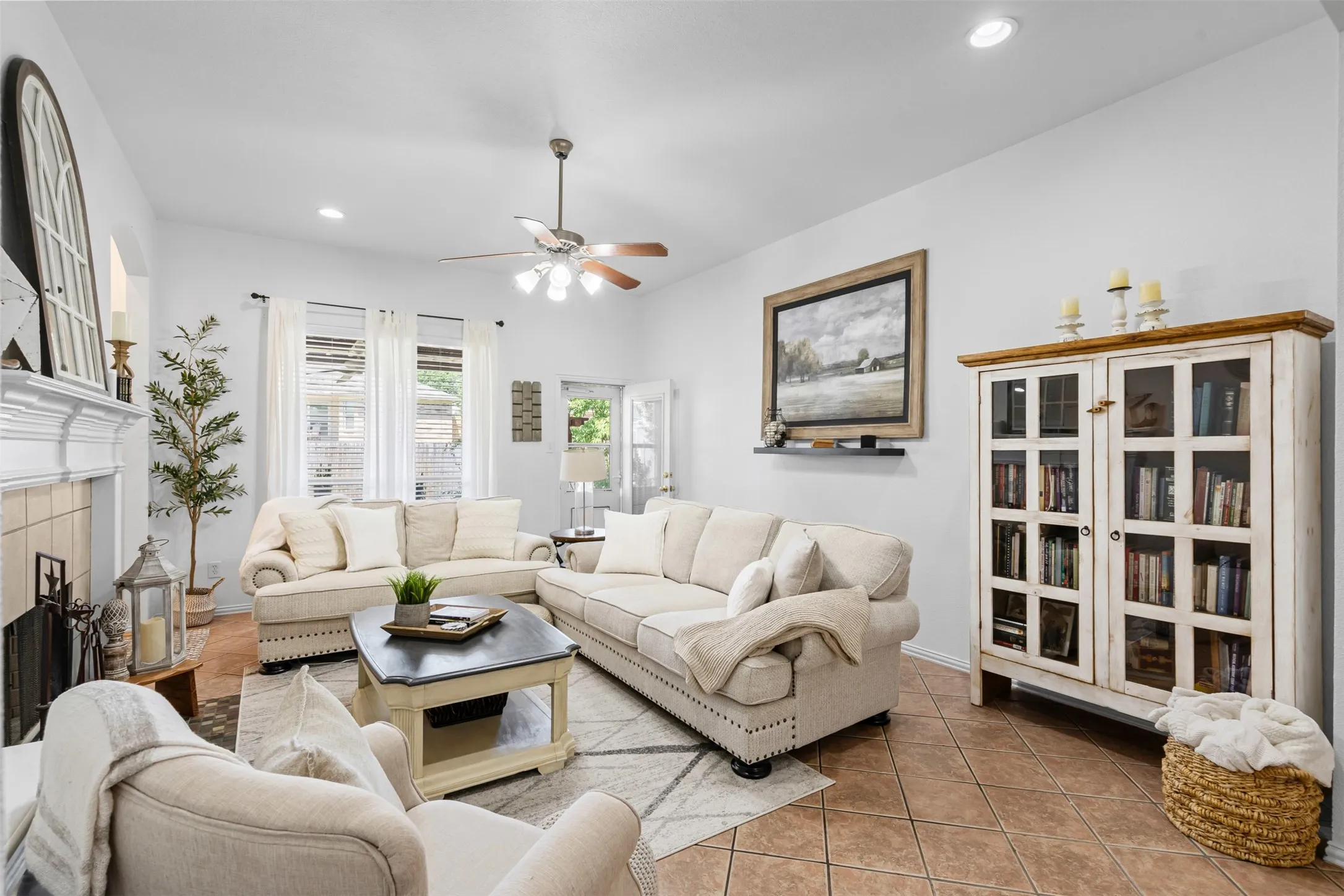 Single Family Residence For Sale in Parker County , 221 Whitestone Way, Weatherford, Texas 76085, 3 Bedroom, 2 Bathroom, 2 Garage spaces, 1,707 Sqft, built in 2002, mls#21397647, Real Estate Agent in Weatherford, Homes For Sale in Parker county, Homes For Sale in Weatherford, Realtor in Weatherford Texas, Real Estate Brokerage Independent Realty Texas, Luminita Cordes Realtor