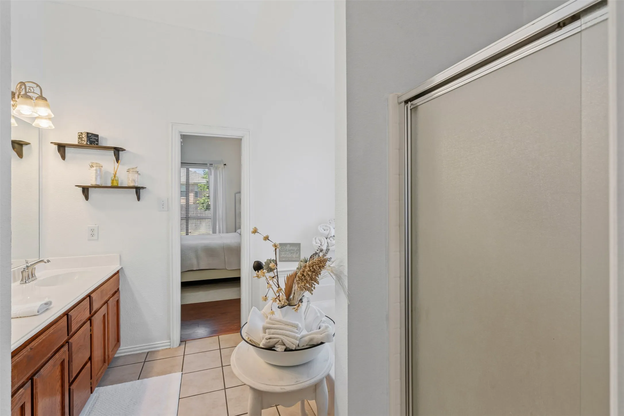 Single Family Residence For Sale in Parker County , 221 Whitestone Way, Weatherford, Texas 76085, 3 Bedroom, 2 Bathroom, 2 Garage spaces, 1,707 Sqft, built in 2002, mls#21397647, Real Estate Agent in Weatherford, Homes For Sale in Parker county, Homes For Sale in Weatherford, Realtor in Weatherford Texas, Real Estate Brokerage Independent Realty Texas, Luminita Cordes Realtor