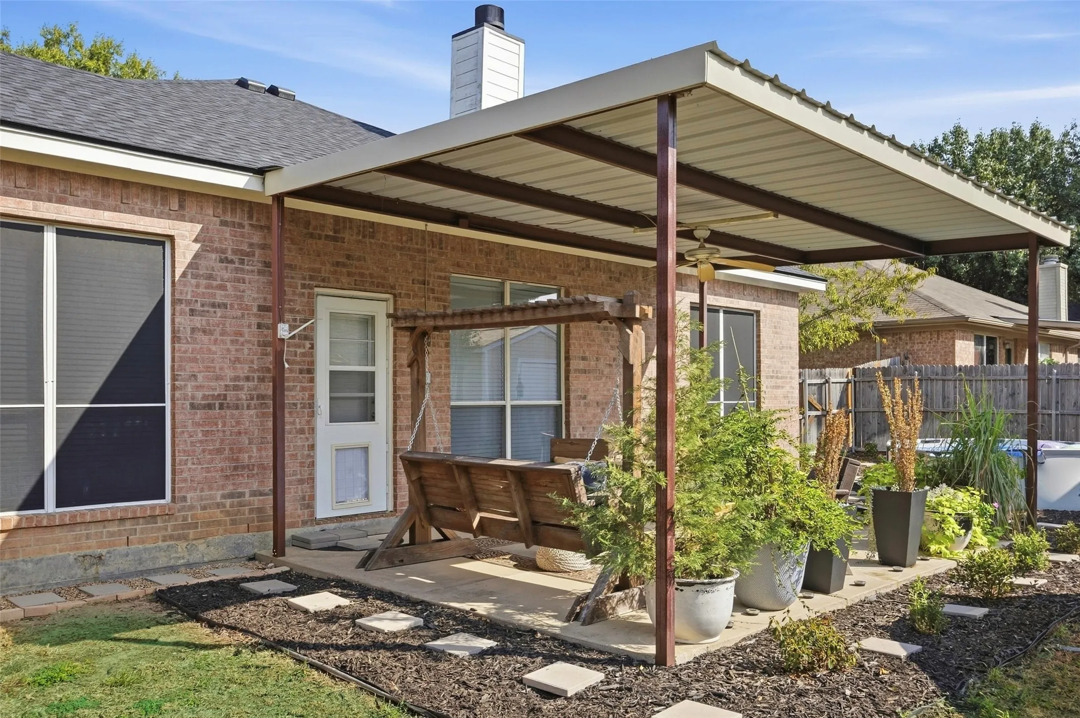 Single Family Residence For Sale in Parker County , 221 Whitestone Way, Weatherford, Texas 76085, 3 Bedroom, 2 Bathroom, 2 Garage spaces, 1,707 Sqft, built in 2002, mls#21397647, Real Estate Agent in Weatherford, Homes For Sale in Parker county, Homes For Sale in Weatherford, Realtor in Weatherford Texas, Real Estate Brokerage Independent Realty Texas, Luminita Cordes Realtor