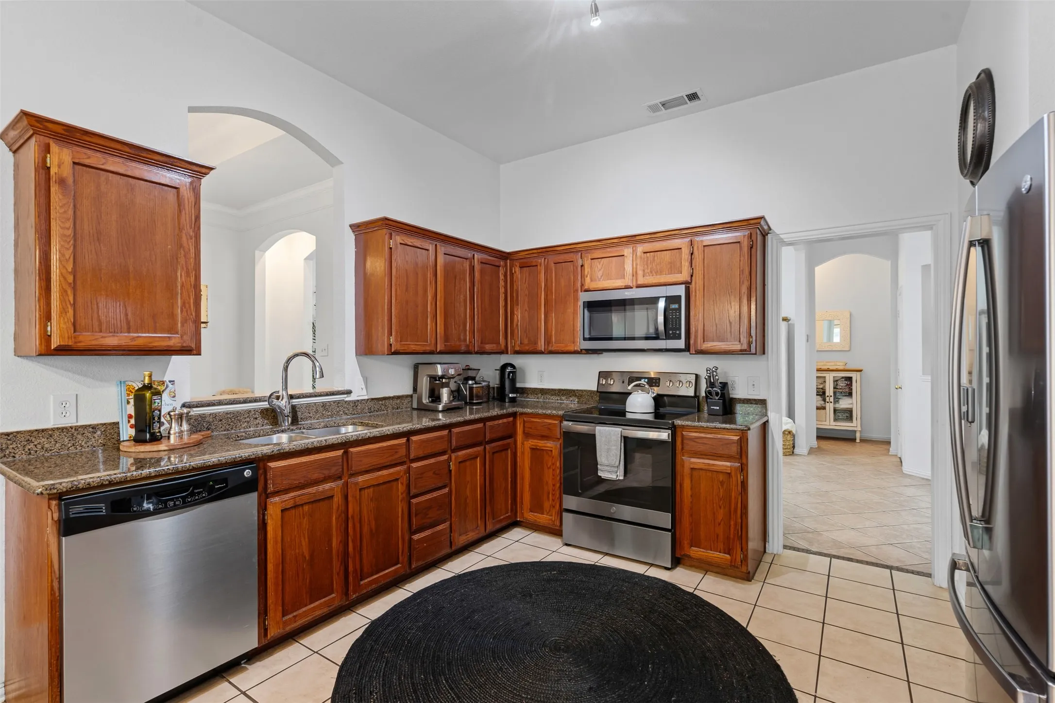 Single Family Residence For Sale in Parker County , 221 Whitestone Way, Weatherford, Texas 76085, 3 Bedroom, 2 Bathroom, 2 Garage spaces, 1,707 Sqft, built in 2002, mls#21397647, Real Estate Agent in Weatherford, Homes For Sale in Parker county, Homes For Sale in Weatherford, Realtor in Weatherford Texas, Real Estate Brokerage Independent Realty Texas, Luminita Cordes Realtor