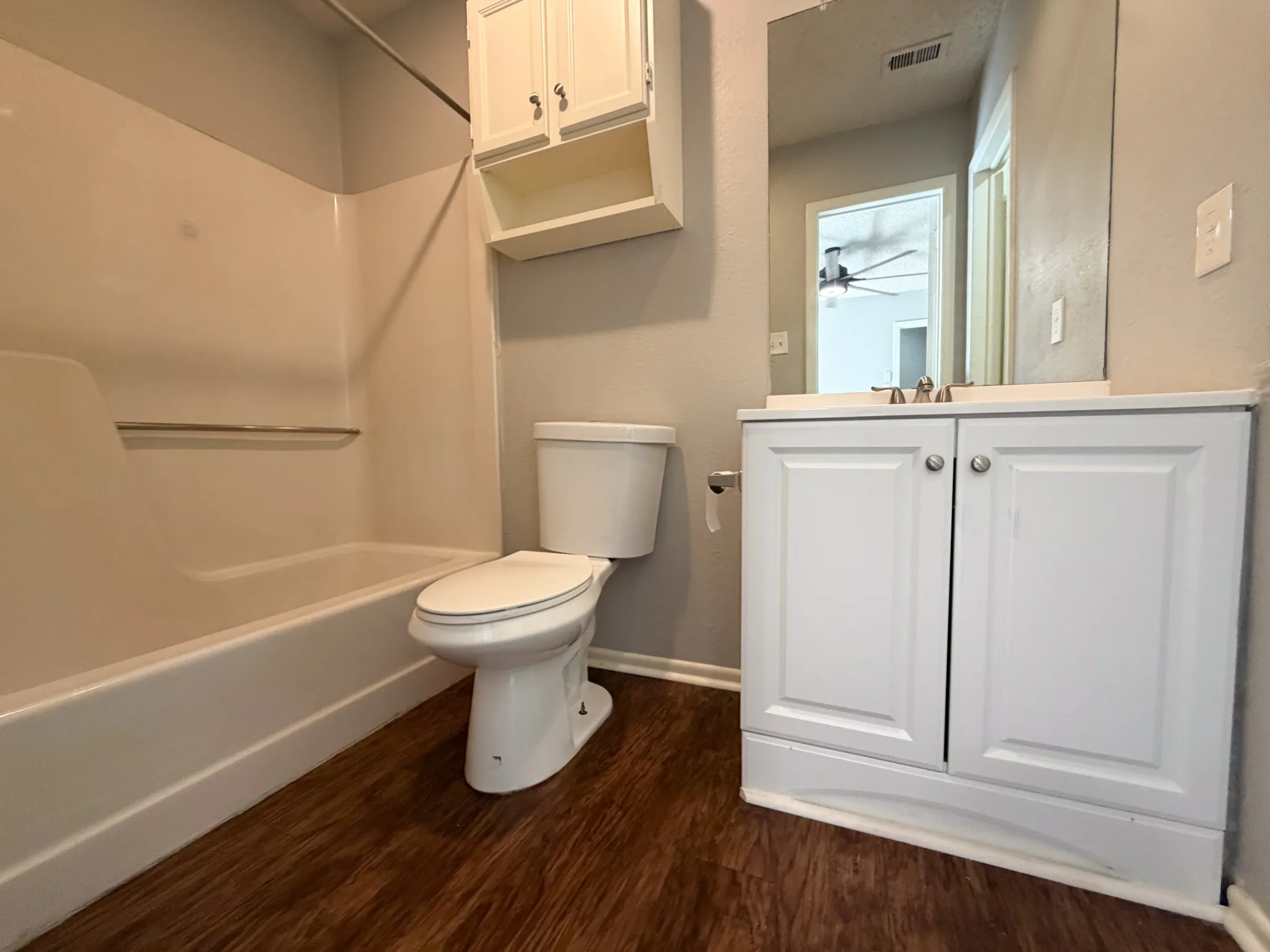 Triplex For Rent in Tarrant County , 615 Lost Springs Court C, Arlington, Texas 76012, 2 Bedroom, 2 Bathroom, Garage spaces, 1,045 Sqft, built in 1983, mls#21399807, Real Estate Agent in Arlington, Homes For Rent in Tarrant county, Homes For Rent in Arlington, Realtor in Arlington Texas, Real Estate Brokerage Independent Realty Texas, Luminita Cordes Realtor
