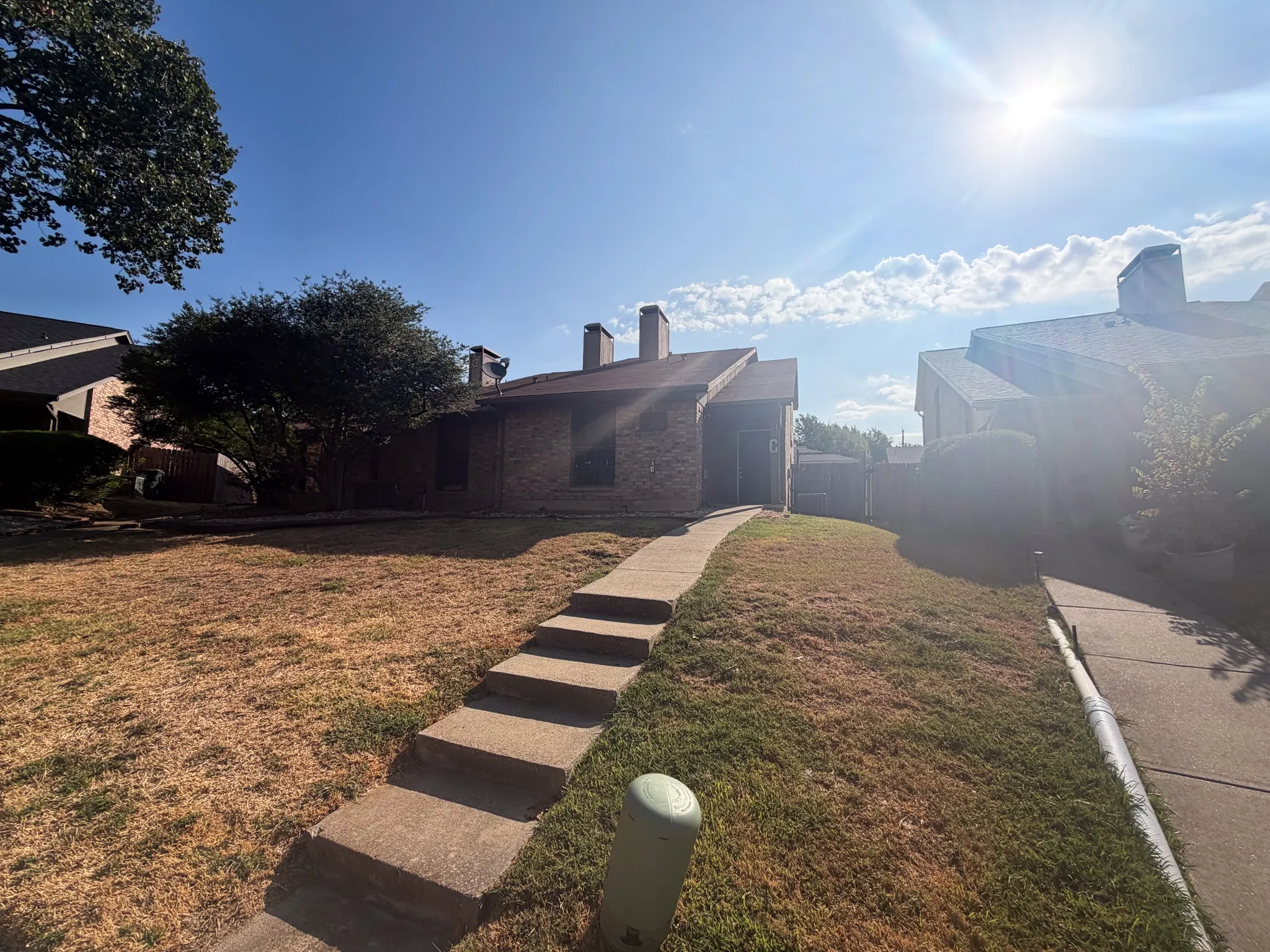 Triplex For Rent in Tarrant County , 615 Lost Springs Court C, Arlington, Texas 76012, 2 Bedroom, 2 Bathroom, Garage spaces, 1,045 Sqft, built in 1983, mls#21399807, Real Estate Agent in Arlington, Homes For Rent in Tarrant county, Homes For Rent in Arlington, Realtor in Arlington Texas, Real Estate Brokerage Independent Realty Texas, Luminita Cordes Realtor