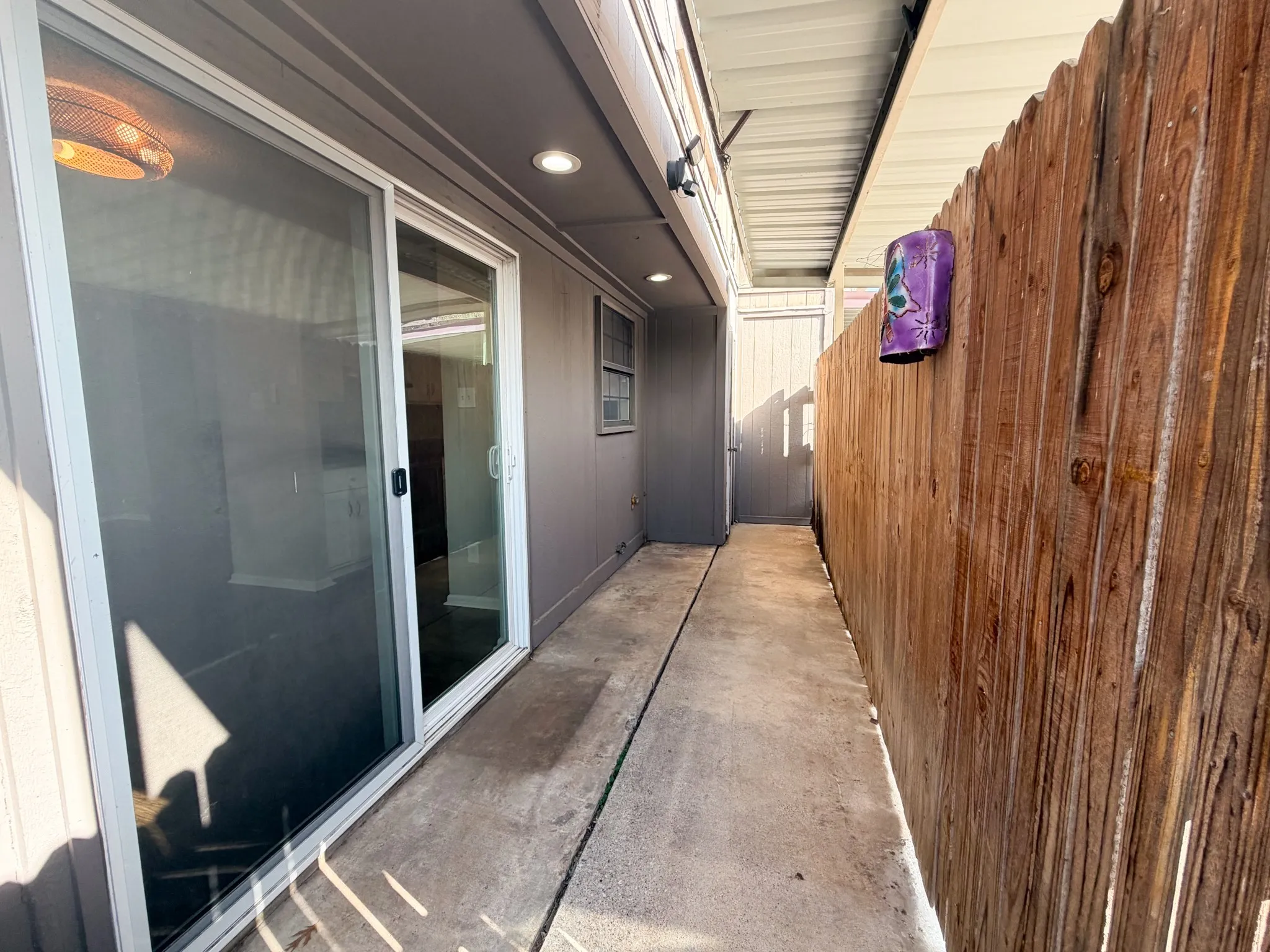 Triplex For Rent in Tarrant County , 615 Lost Springs Court C, Arlington, Texas 76012, 2 Bedroom, 2 Bathroom, Garage spaces, 1,045 Sqft, built in 1983, mls#21399807, Real Estate Agent in Arlington, Homes For Rent in Tarrant county, Homes For Rent in Arlington, Realtor in Arlington Texas, Real Estate Brokerage Independent Realty Texas, Luminita Cordes Realtor