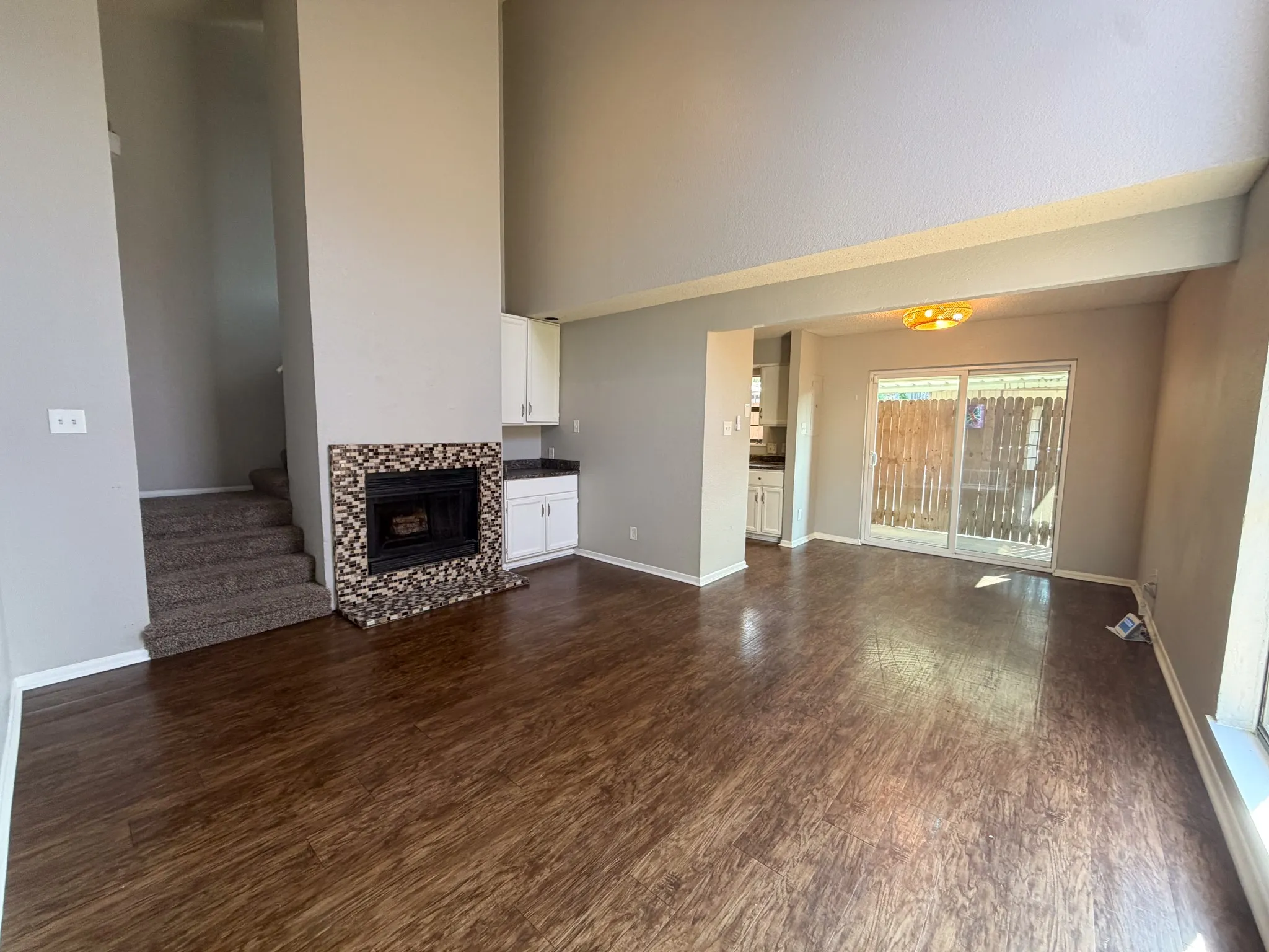 Triplex For Rent in Tarrant County , 615 Lost Springs Court C, Arlington, Texas 76012, 2 Bedroom, 2 Bathroom, Garage spaces, 1,045 Sqft, built in 1983, mls#21399807, Real Estate Agent in Arlington, Homes For Rent in Tarrant county, Homes For Rent in Arlington, Realtor in Arlington Texas, Real Estate Brokerage Independent Realty Texas, Luminita Cordes Realtor