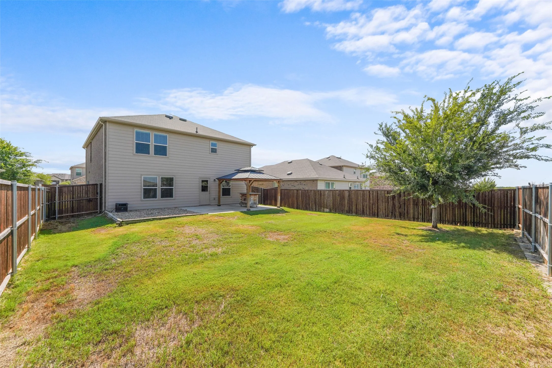 Single Family Residence For Rent in Denton County , 1209 Waggoner Drive, Aubrey, Texas 76227, 4 Bedroom, 3 Bathroom, 2 Garage spaces, 2,325 Sqft, built in 2021, mls#21393568, Real Estate Agent in Aubrey, Homes For Rent in Denton county, Homes For Rent in Aubrey, Realtor in Aubrey Texas, Real Estate Brokerage Independent Realty Texas, Luminita Cordes Realtor