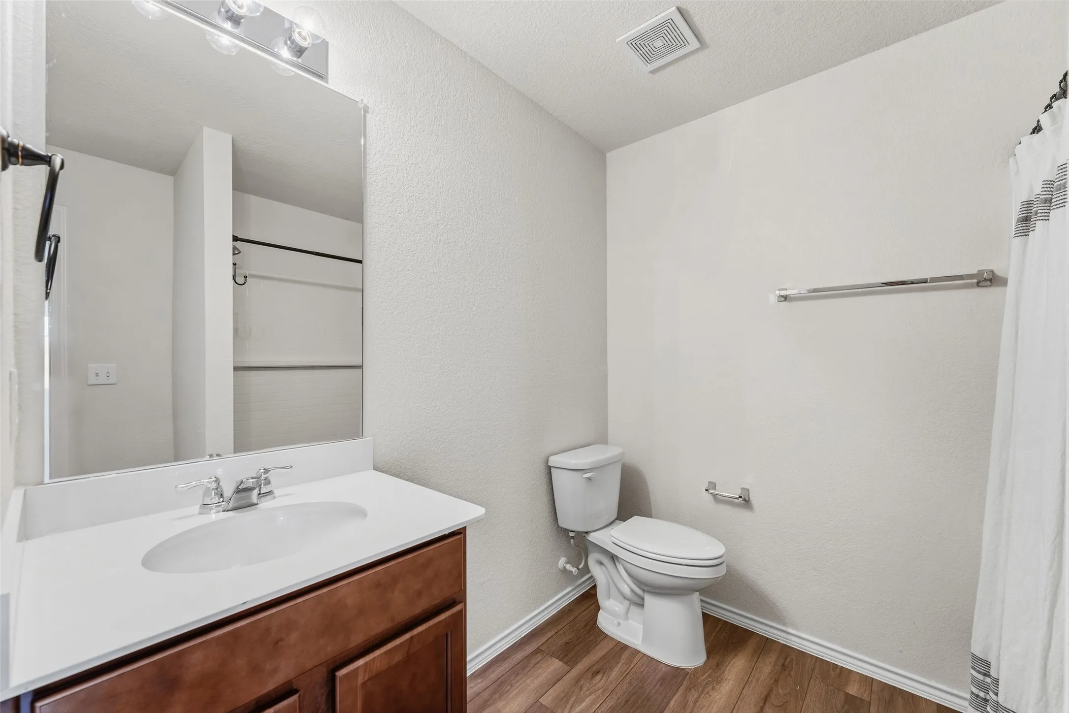Upstairs Hall Full Bath