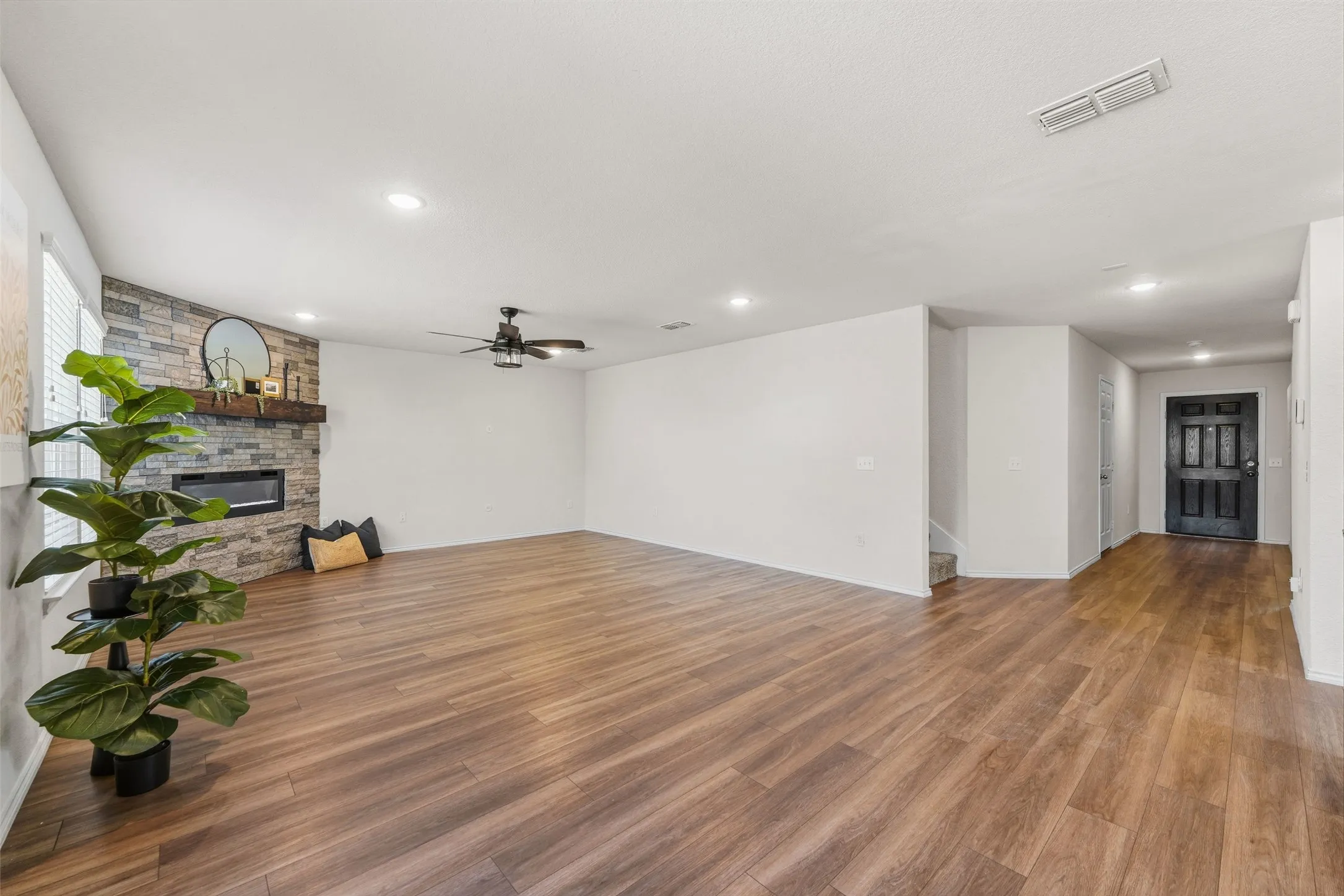 Single Family Residence For Rent in Denton County , 1209 Waggoner Drive, Aubrey, Texas 76227, 4 Bedroom, 3 Bathroom, 2 Garage spaces, 2,325 Sqft, built in 2021, mls#21393568, Real Estate Agent in Aubrey, Homes For Rent in Denton county, Homes For Rent in Aubrey, Realtor in Aubrey Texas, Real Estate Brokerage Independent Realty Texas, Luminita Cordes Realtor