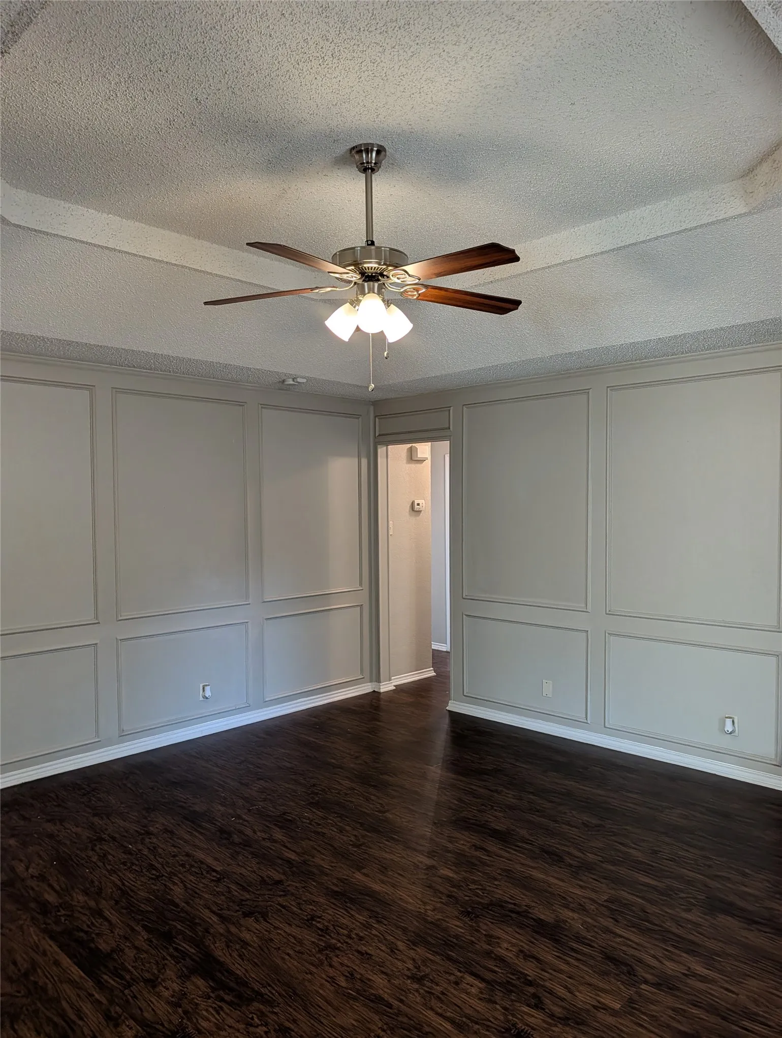 Single Family Residence For Rent in Tarrant County , 1909 Willow Vale Drive, Fort Worth, Texas 76134, 3 Bedroom, 2 Bathroom, 2 Garage spaces, 1,315 Sqft, built in 1984, mls#21399812, Real Estate Agent in Fort Worth, Homes For Rent in Tarrant county, Homes For Rent in Fort Worth, Realtor in Fort Worth Texas, Real Estate Brokerage Independent Realty Texas, Luminita Cordes Realtor