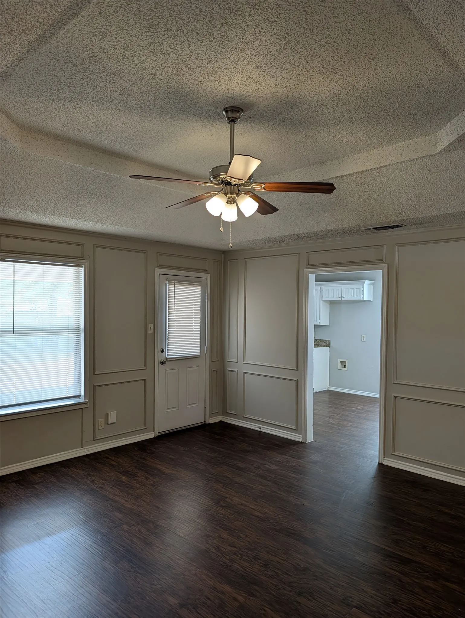 Single Family Residence For Rent in Tarrant County , 1909 Willow Vale Drive, Fort Worth, Texas 76134, 3 Bedroom, 2 Bathroom, 2 Garage spaces, 1,315 Sqft, built in 1984, mls#21399812, Real Estate Agent in Fort Worth, Homes For Rent in Tarrant county, Homes For Rent in Fort Worth, Realtor in Fort Worth Texas, Real Estate Brokerage Independent Realty Texas, Luminita Cordes Realtor