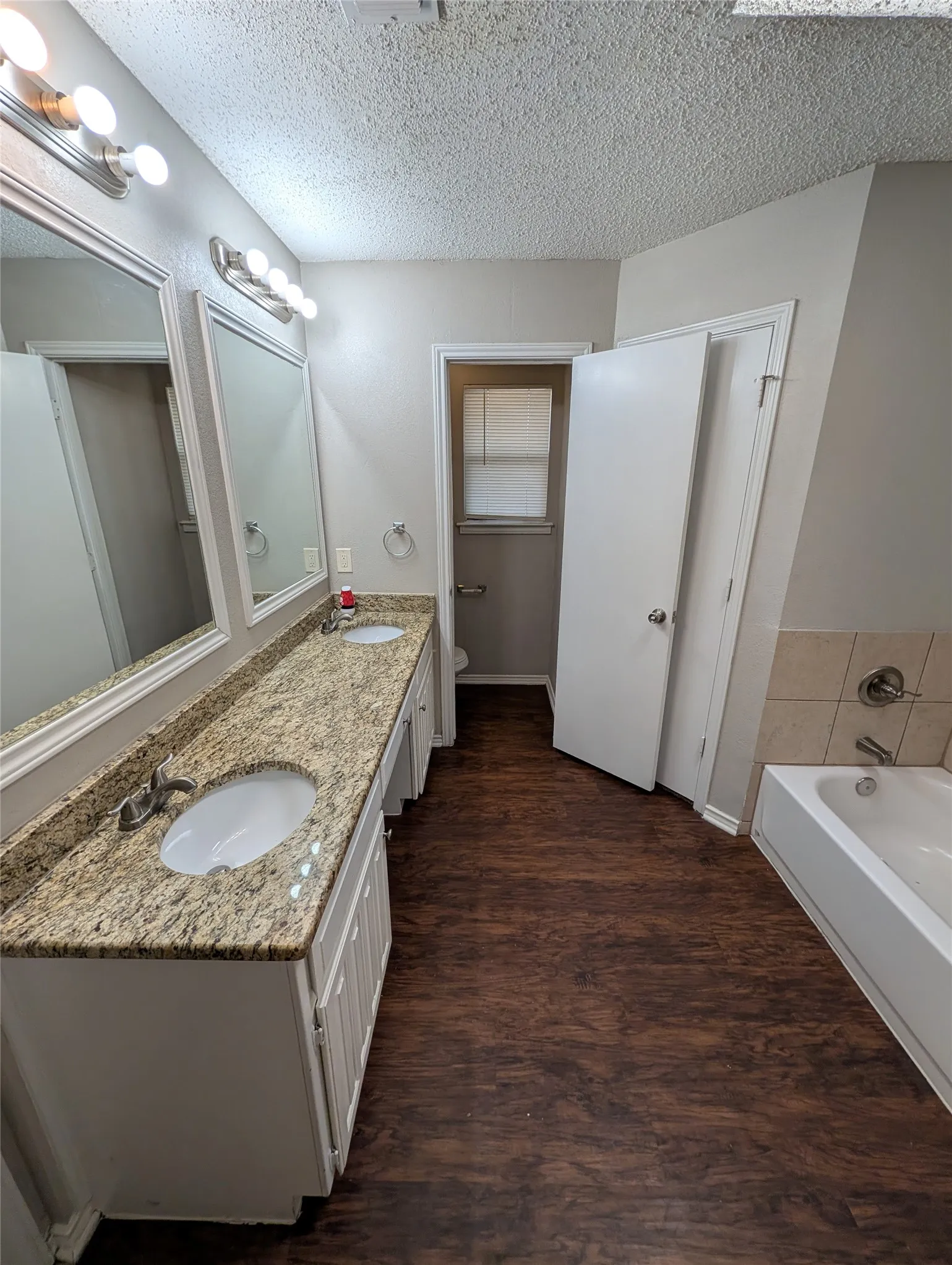 Single Family Residence For Rent in Tarrant County , 1909 Willow Vale Drive, Fort Worth, Texas 76134, 3 Bedroom, 2 Bathroom, 2 Garage spaces, 1,315 Sqft, built in 1984, mls#21399812, Real Estate Agent in Fort Worth, Homes For Rent in Tarrant county, Homes For Rent in Fort Worth, Realtor in Fort Worth Texas, Real Estate Brokerage Independent Realty Texas, Luminita Cordes Realtor