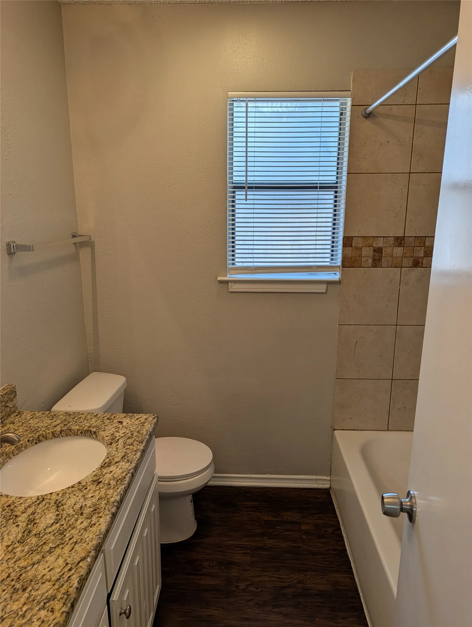 Single Family Residence For Rent in Tarrant County , 1909 Willow Vale Drive, Fort Worth, Texas 76134, 3 Bedroom, 2 Bathroom, 2 Garage spaces, 1,315 Sqft, built in 1984, mls#21399812, Real Estate Agent in Fort Worth, Homes For Rent in Tarrant county, Homes For Rent in Fort Worth, Realtor in Fort Worth Texas, Real Estate Brokerage Independent Realty Texas, Luminita Cordes Realtor