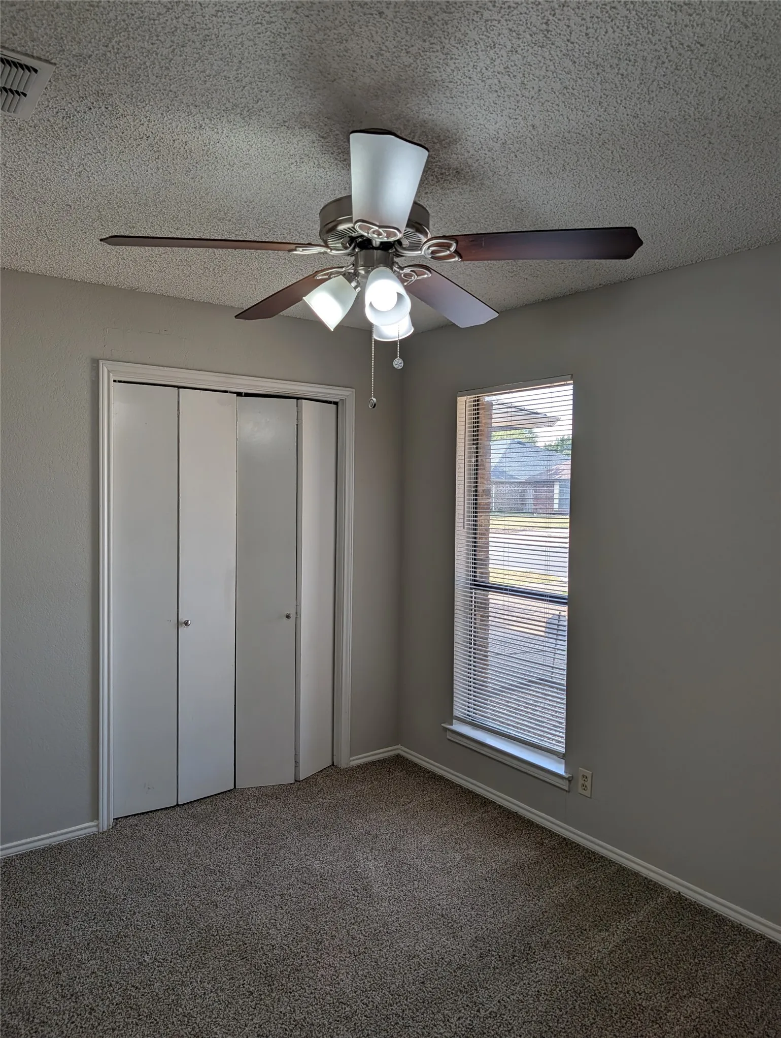 Single Family Residence For Rent in Tarrant County , 1909 Willow Vale Drive, Fort Worth, Texas 76134, 3 Bedroom, 2 Bathroom, 2 Garage spaces, 1,315 Sqft, built in 1984, mls#21399812, Real Estate Agent in Fort Worth, Homes For Rent in Tarrant county, Homes For Rent in Fort Worth, Realtor in Fort Worth Texas, Real Estate Brokerage Independent Realty Texas, Luminita Cordes Realtor
